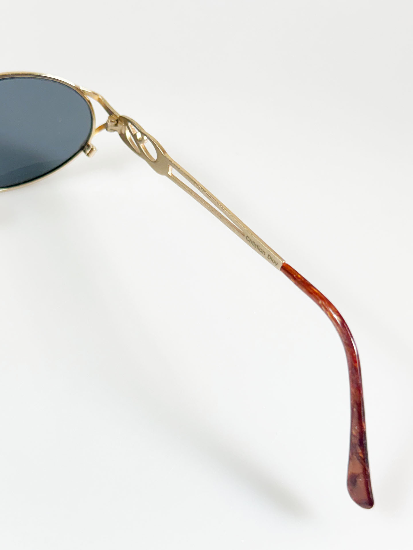 Gold Slim Oval Metal Frame Sunglasses