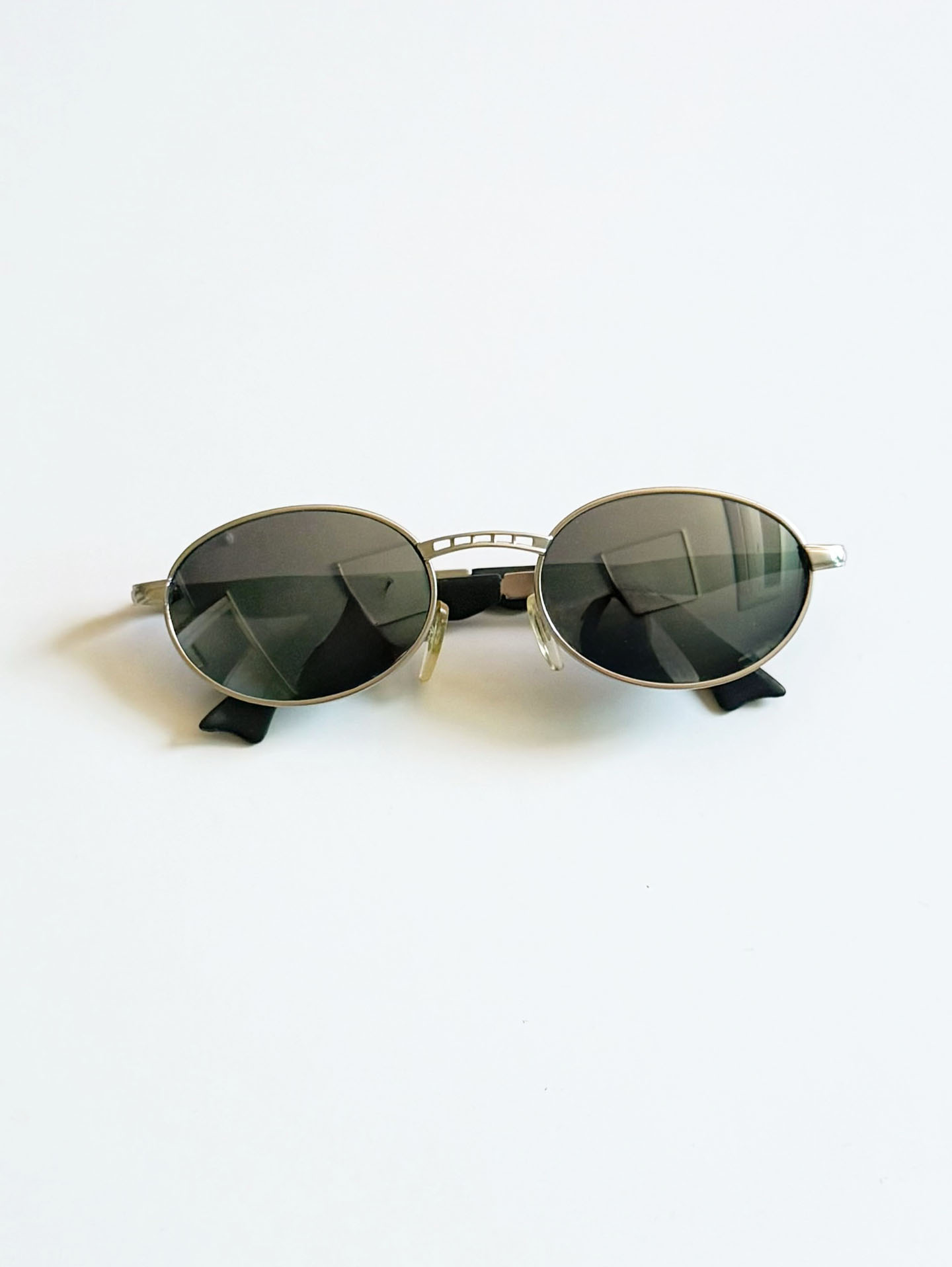 90’s Silver Slim Oval Metal Frame Sunglasses