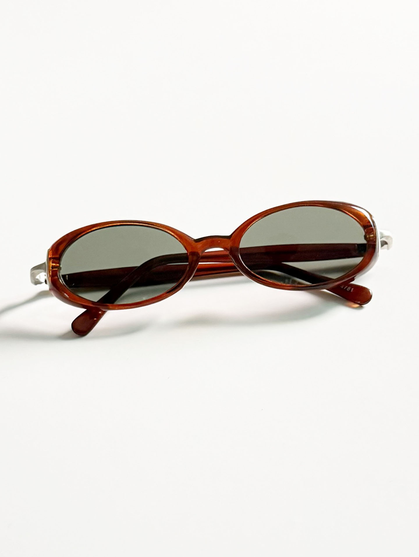 Amber Brown Oval Frame Sunglasses