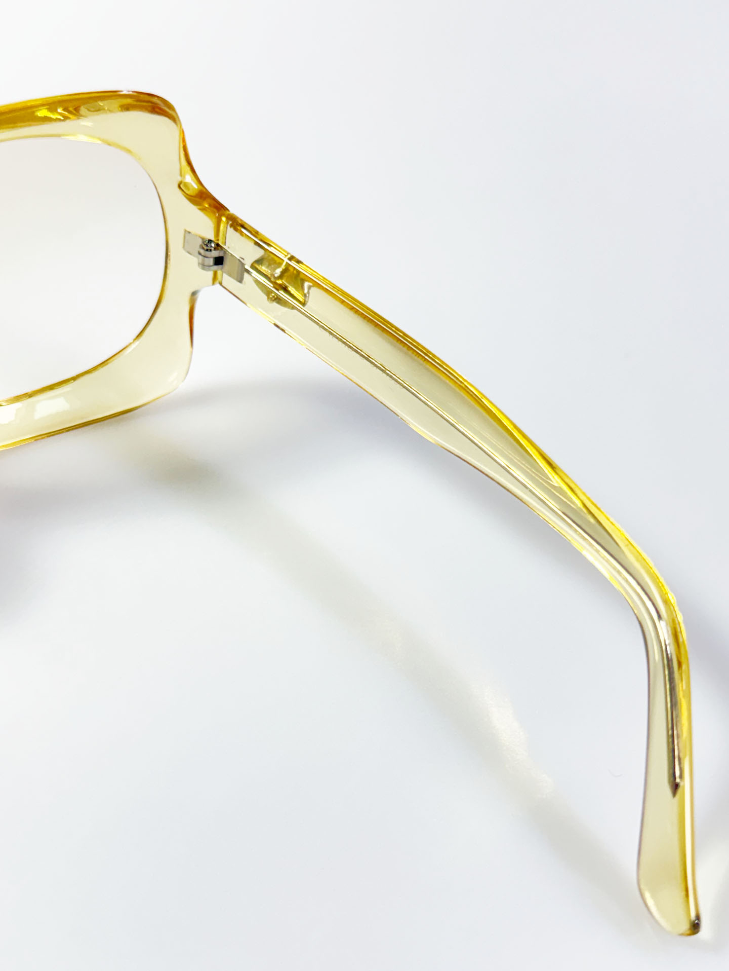 CAPRIO Oversized Bold Square Acetate Tinmted Sunglasses