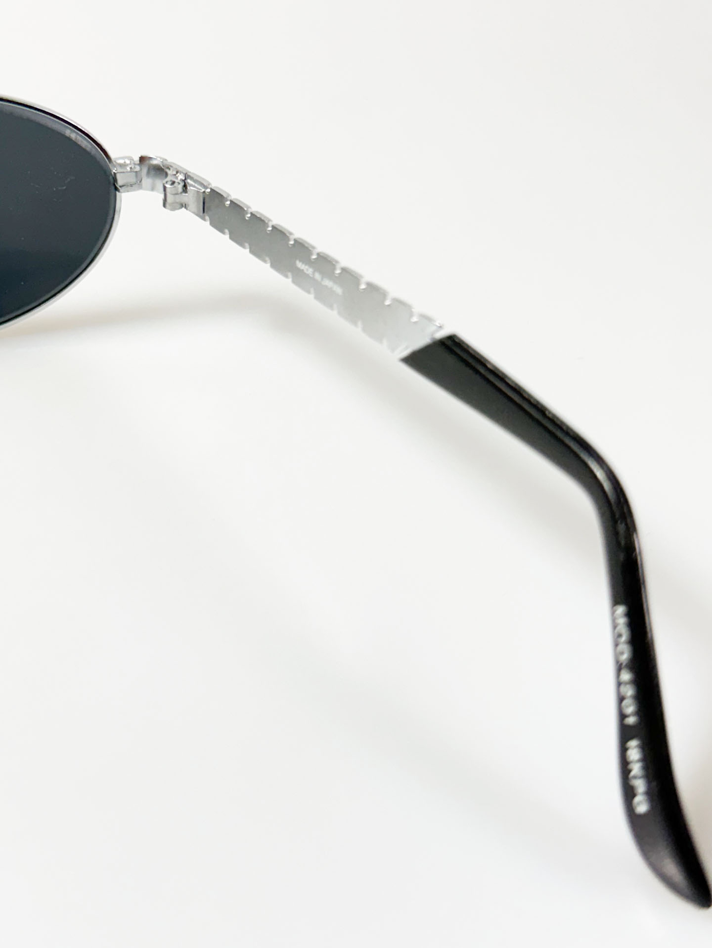 90's PEACE JAPAN Silver Slim Oval Metal Frame Sunglasses