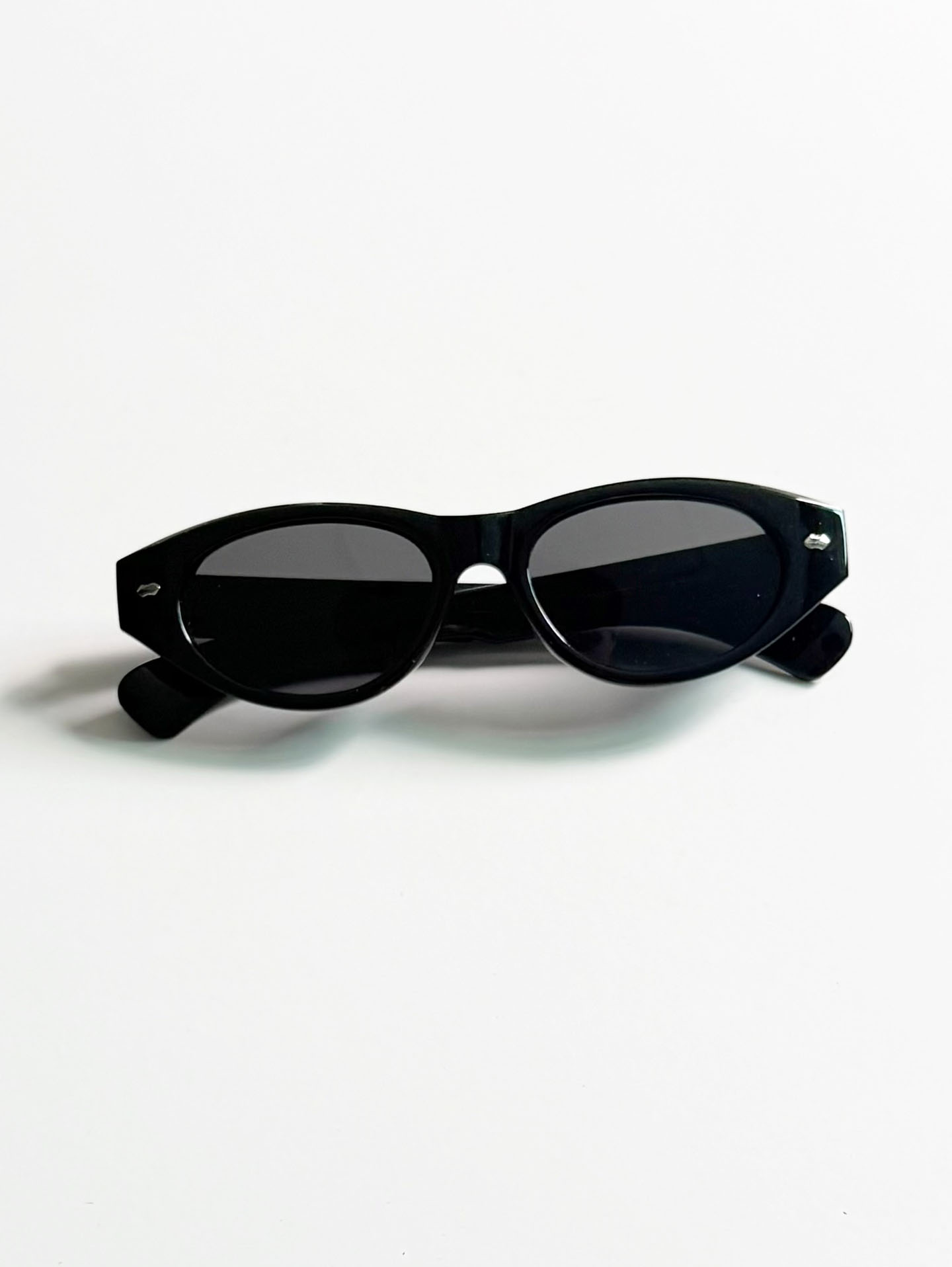 Black Bold Oval Frame Sunglasses