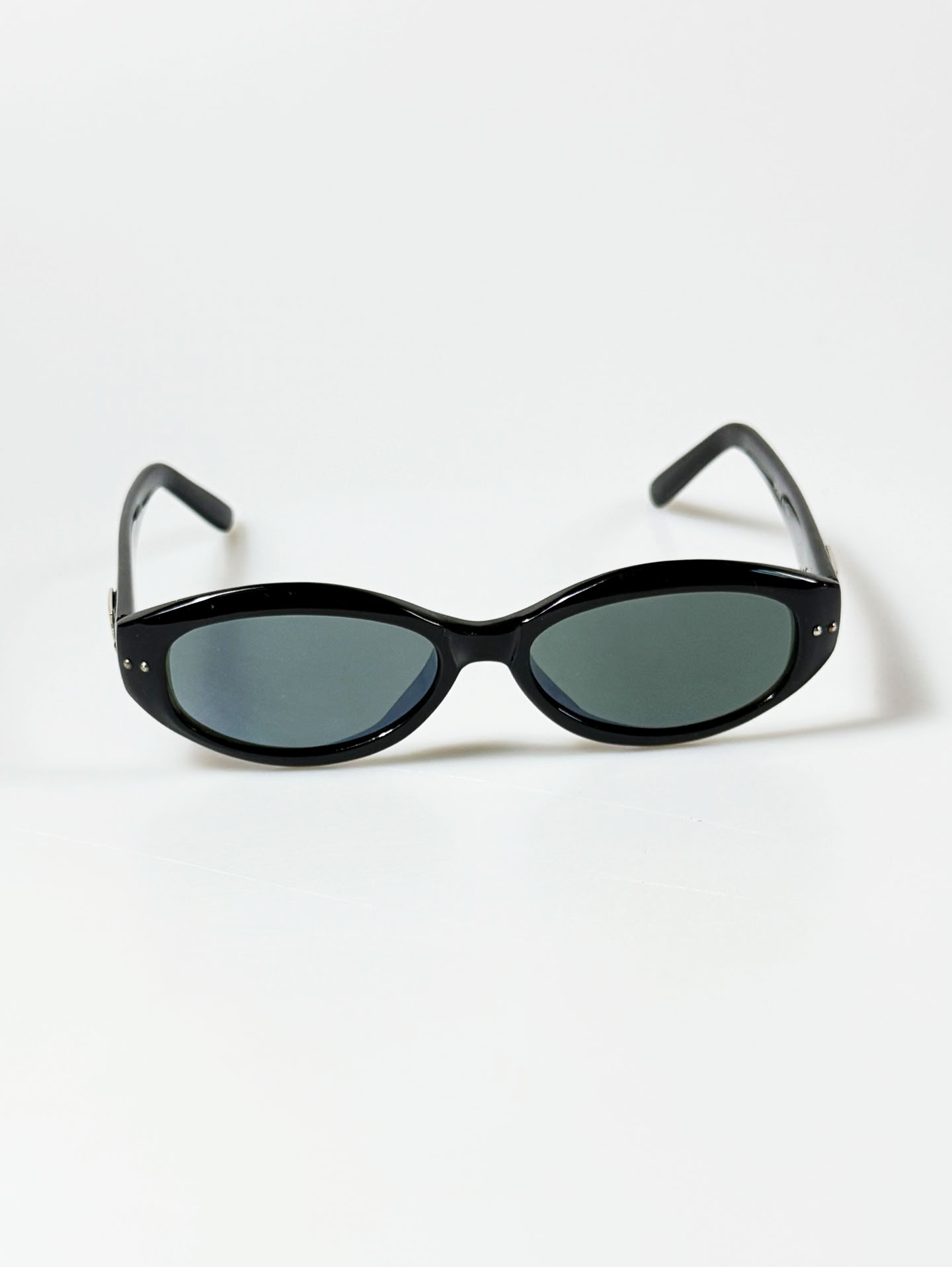 Black Bold Oval Frame Sunglasses