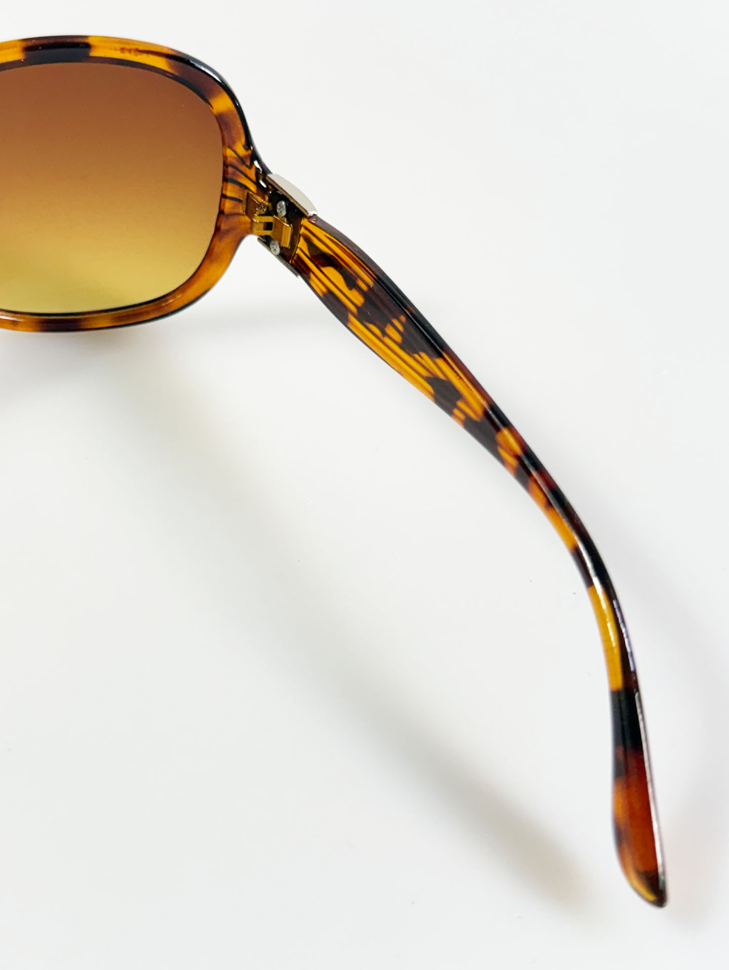 Oversized Tortoisehll Bold Oval Tint Sunglasses