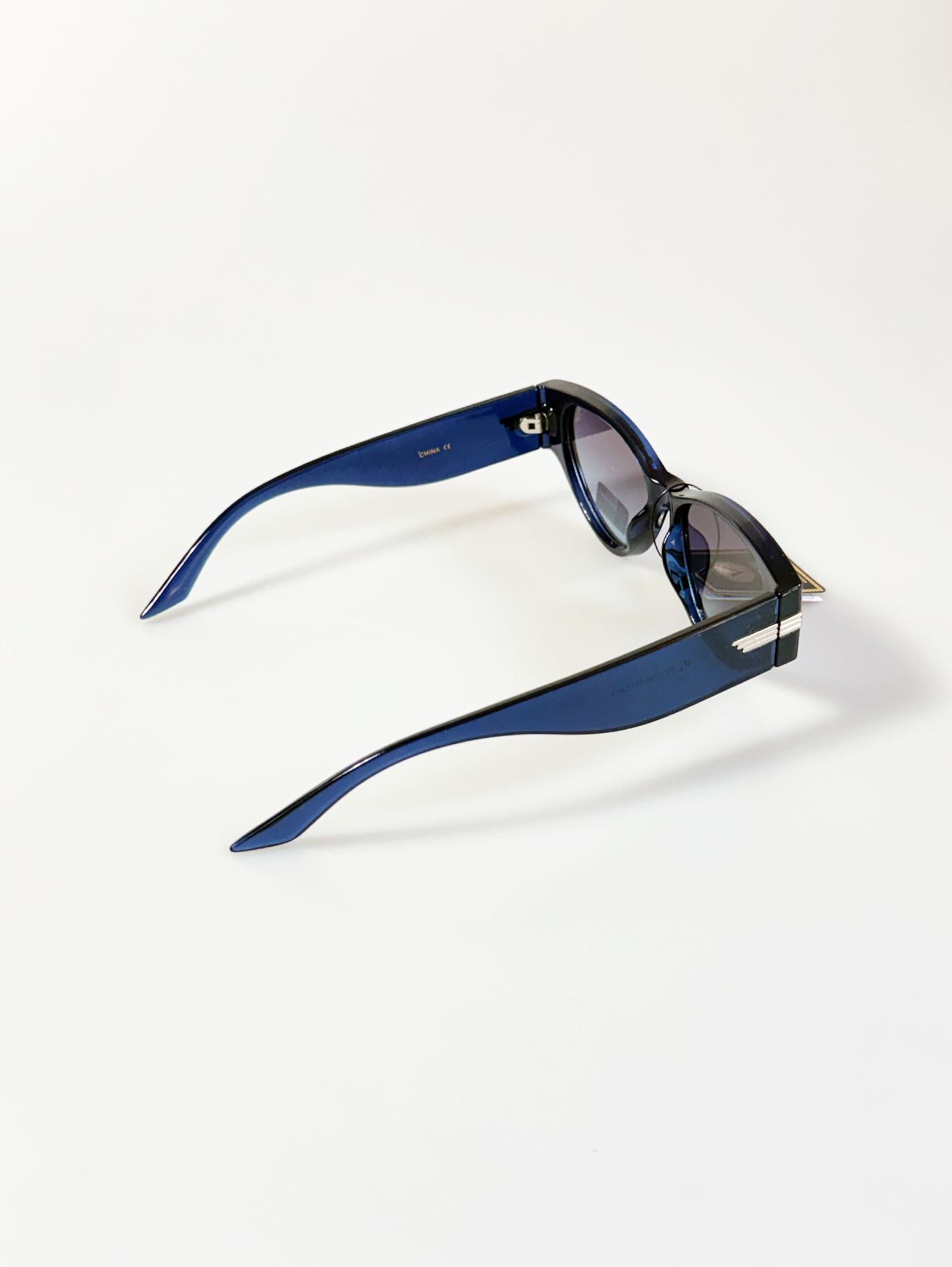 VG EYEWEAR Navy Blue Oversized Geometric Frame Sunglasses