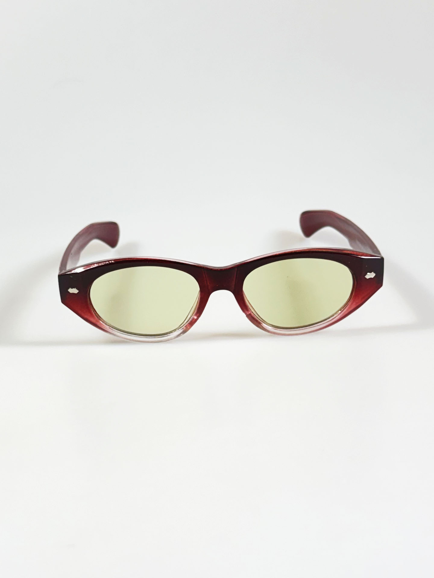 Burgundy Gradient Bold Oval Frame Tint Sunglasses