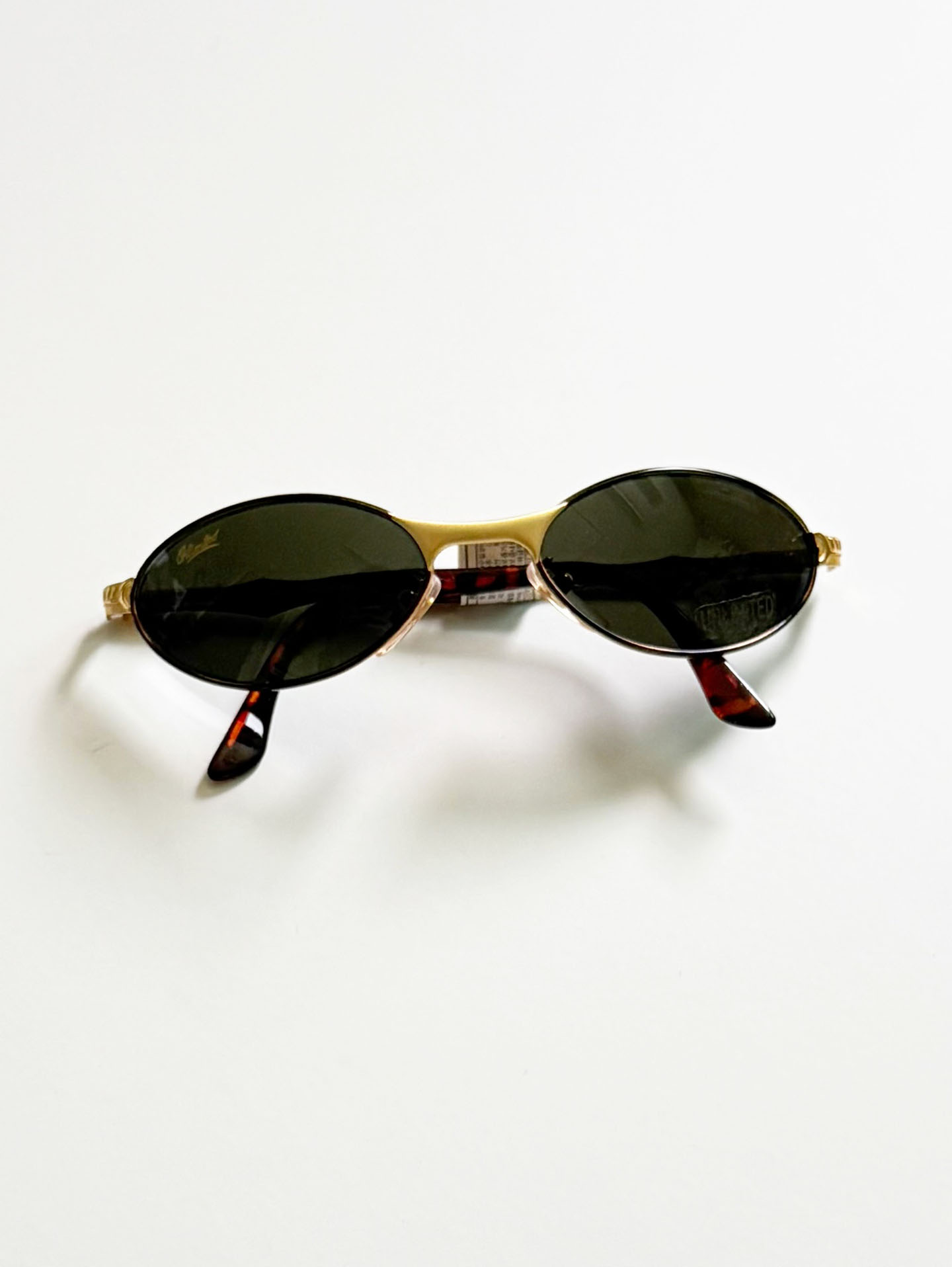 90's UNLIMITED Gold Slim Oval Metal Frame Sunglasses