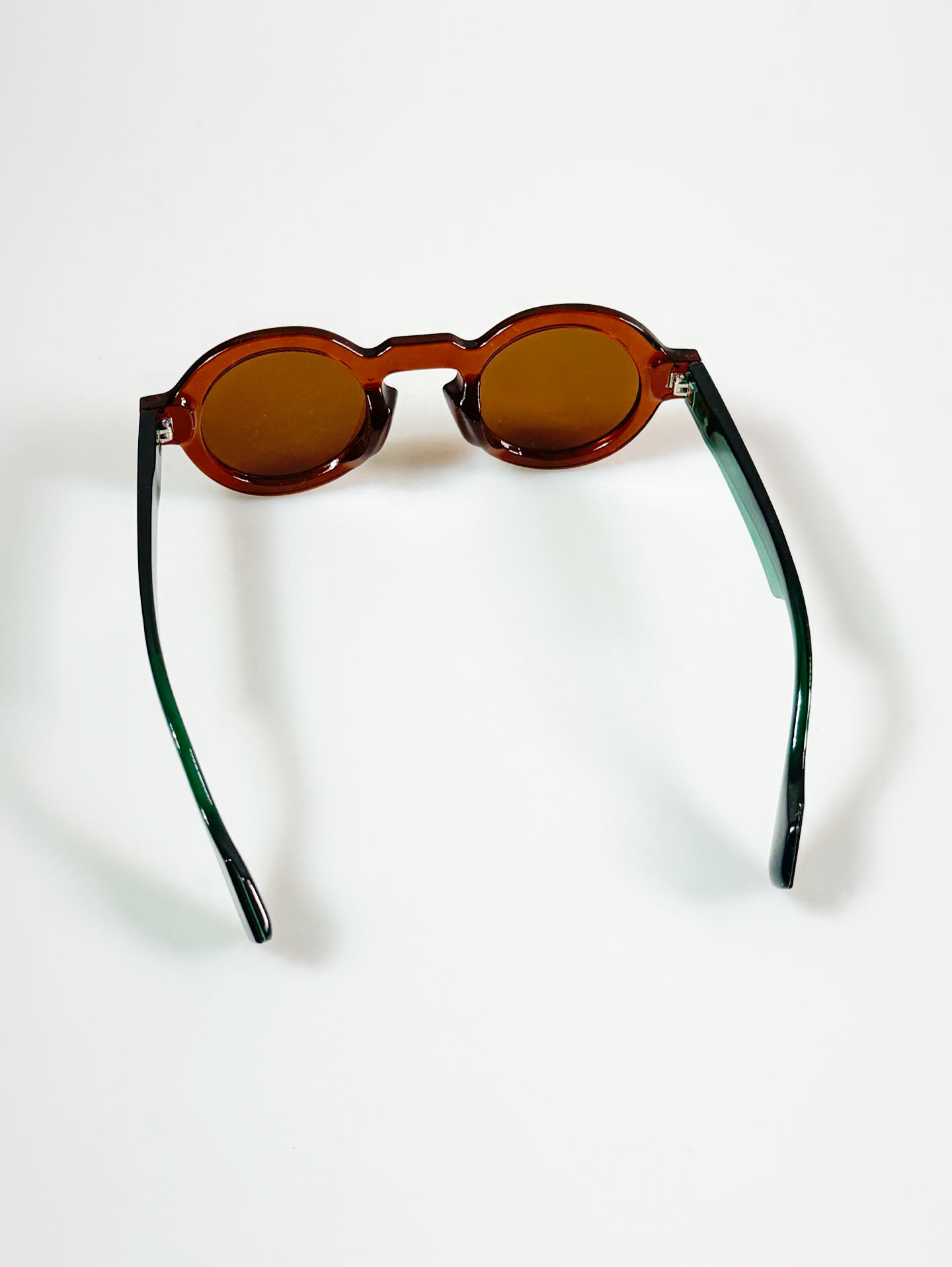 Amber & Green Two-Tone Bold Round Keyhole Bridge Frame Sunglasses