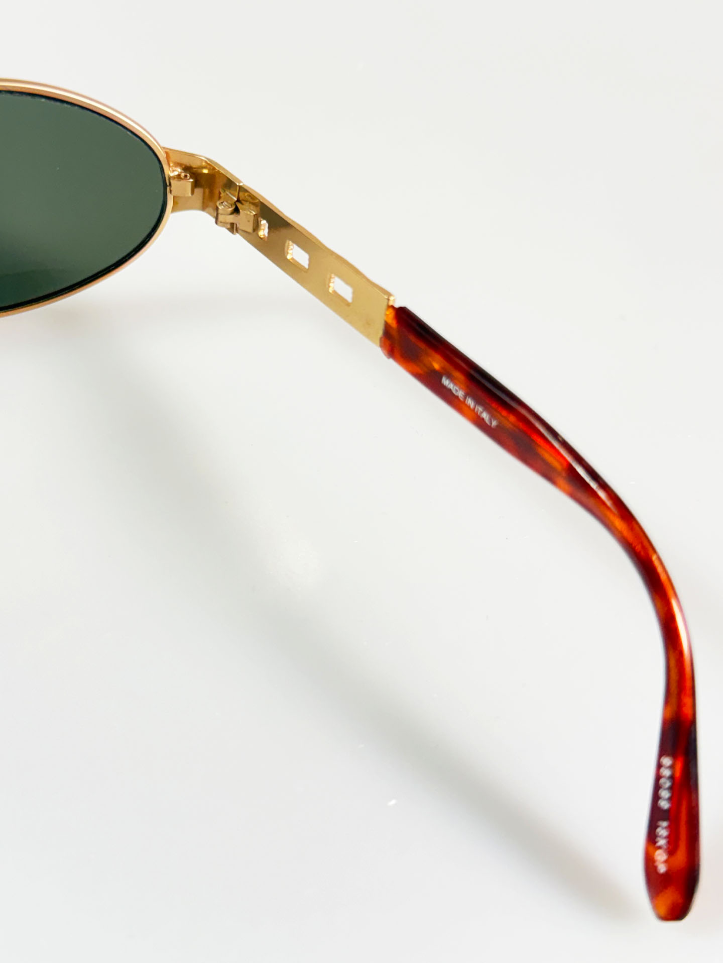 KINE Oval Gold Metal Frame Sunglasses