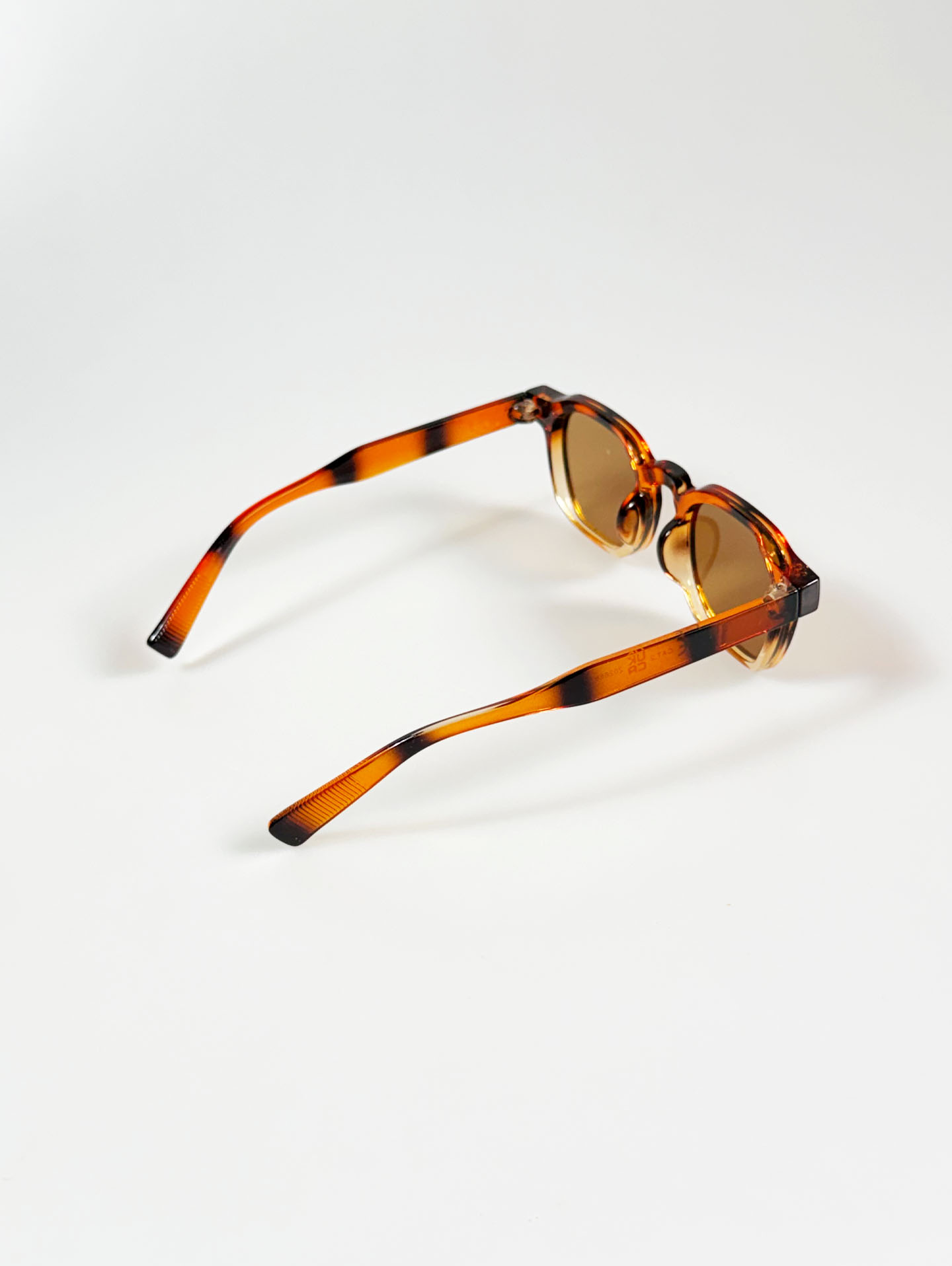 Amber Tortoiseshell Two-Tone Bold Square Tint Sunglasses
