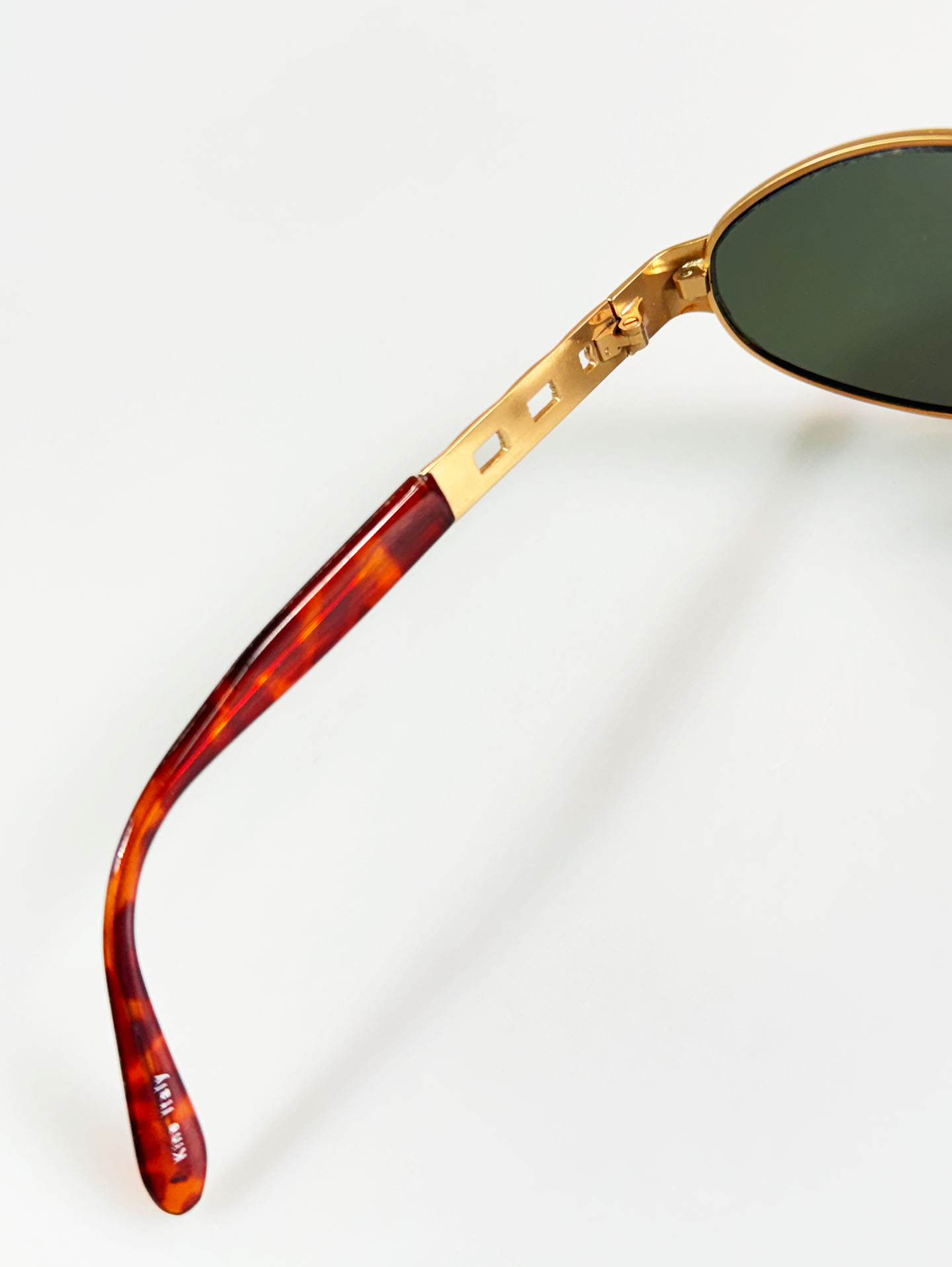 KINE Oval Gold Metal Frame Sunglasses