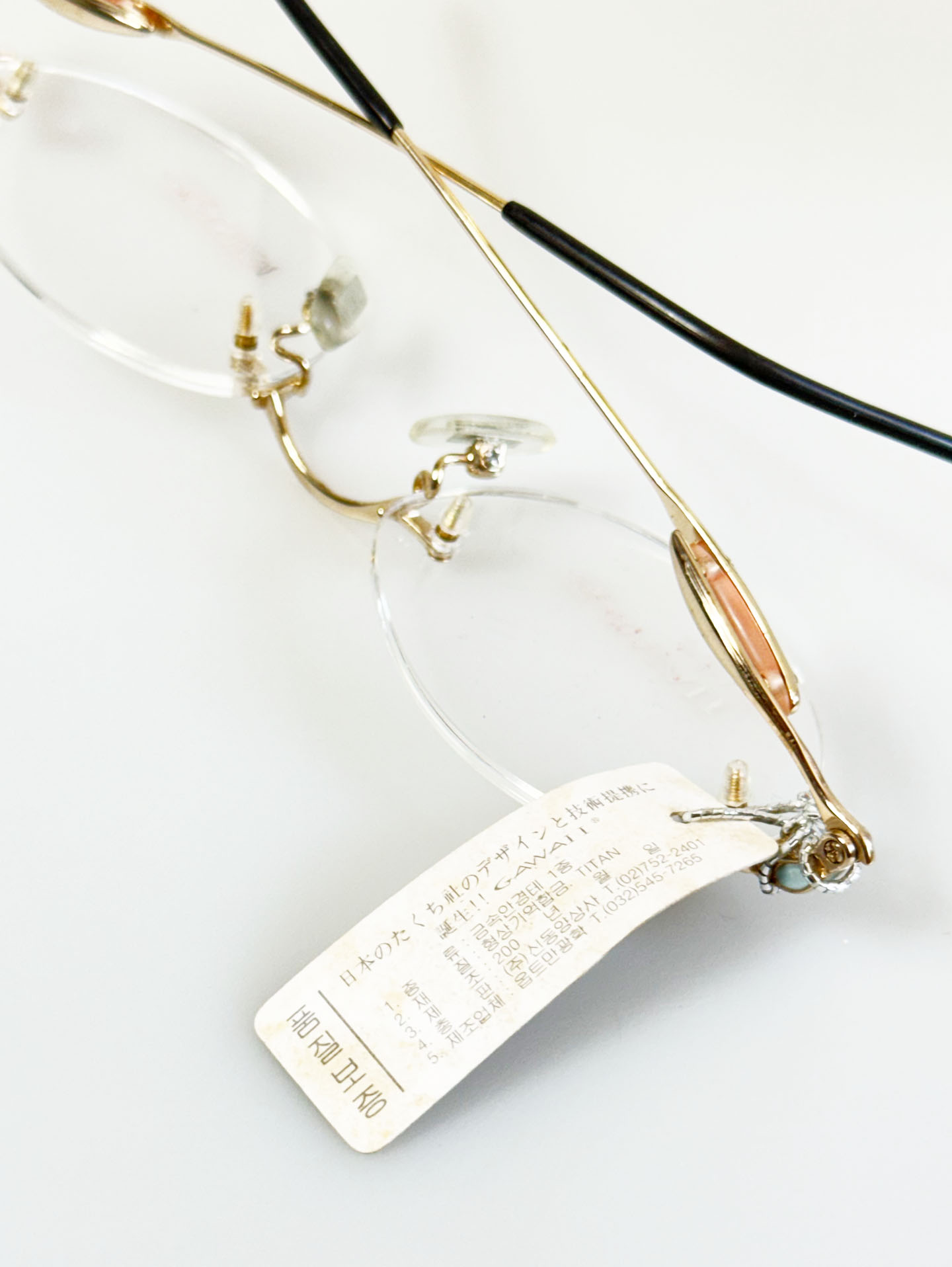 GAWAII Gold Rimless Oval Titanium Frame Glasses