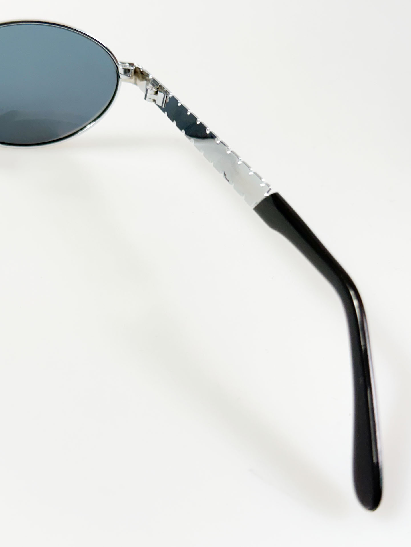 90's Silver Slim Oval Metal Sunglasses