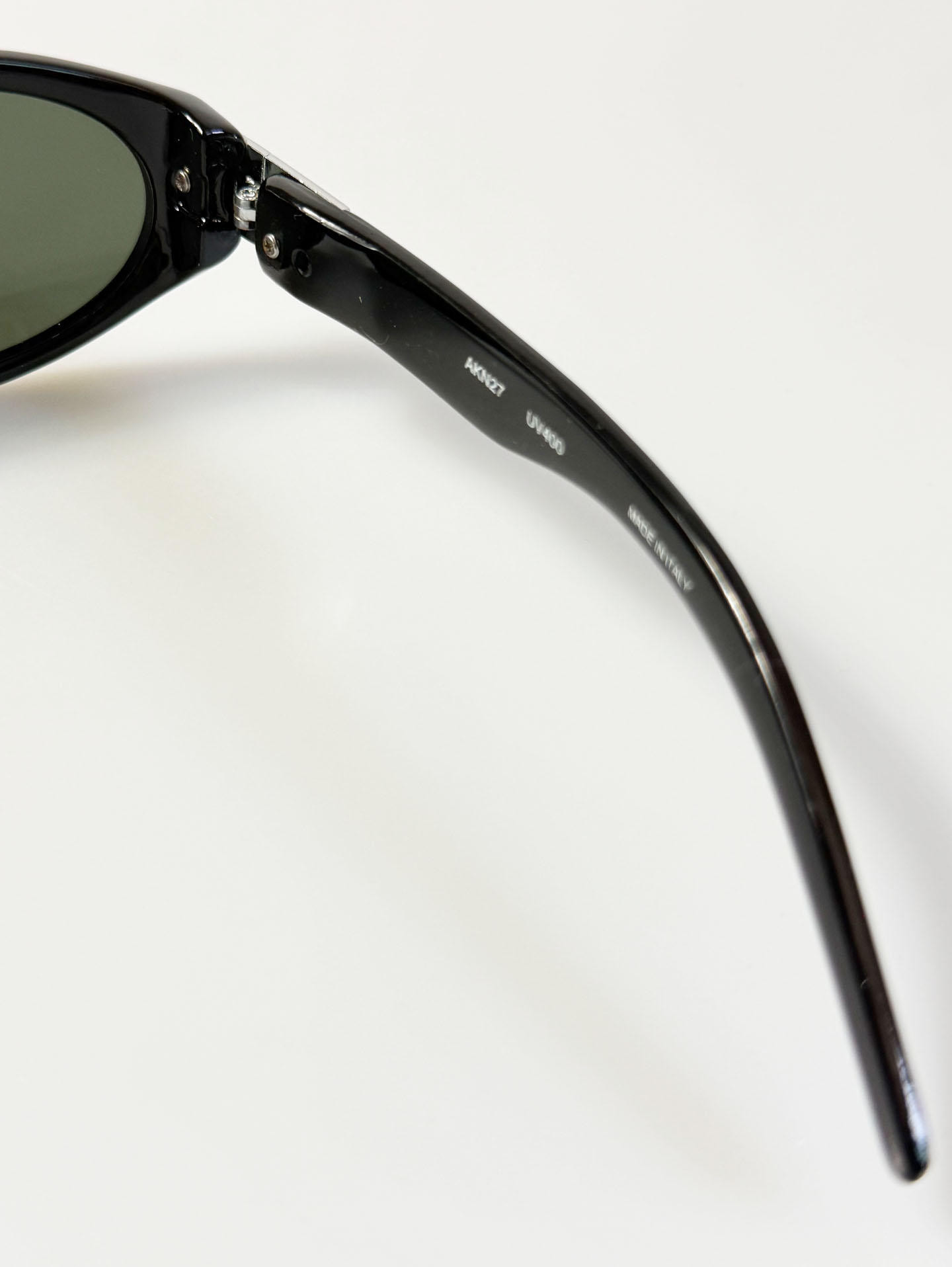 90's GUESS Black Bold Oval Sunglasses