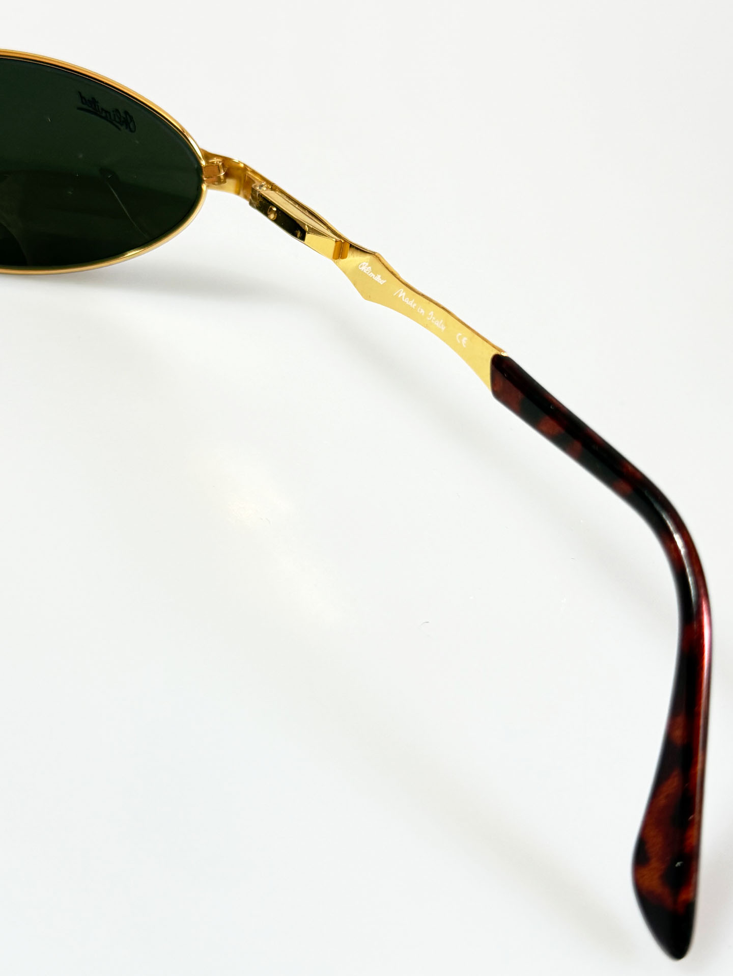 90's UNLIMITED Gold Slim Oval Metal Frame Sunglasses