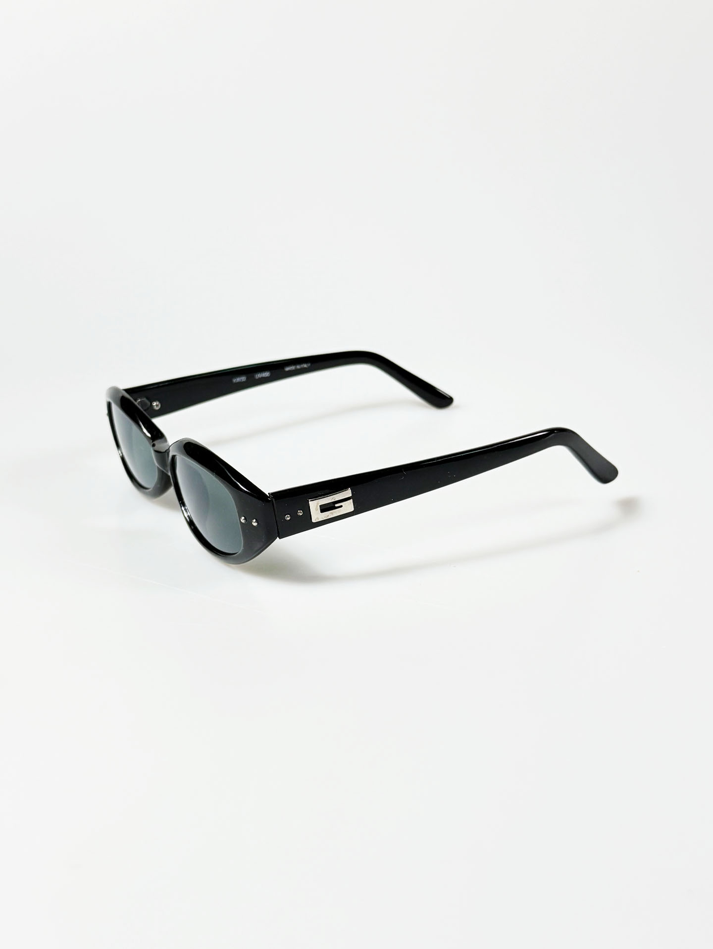 Black Bold Oval Frame Sunglasses