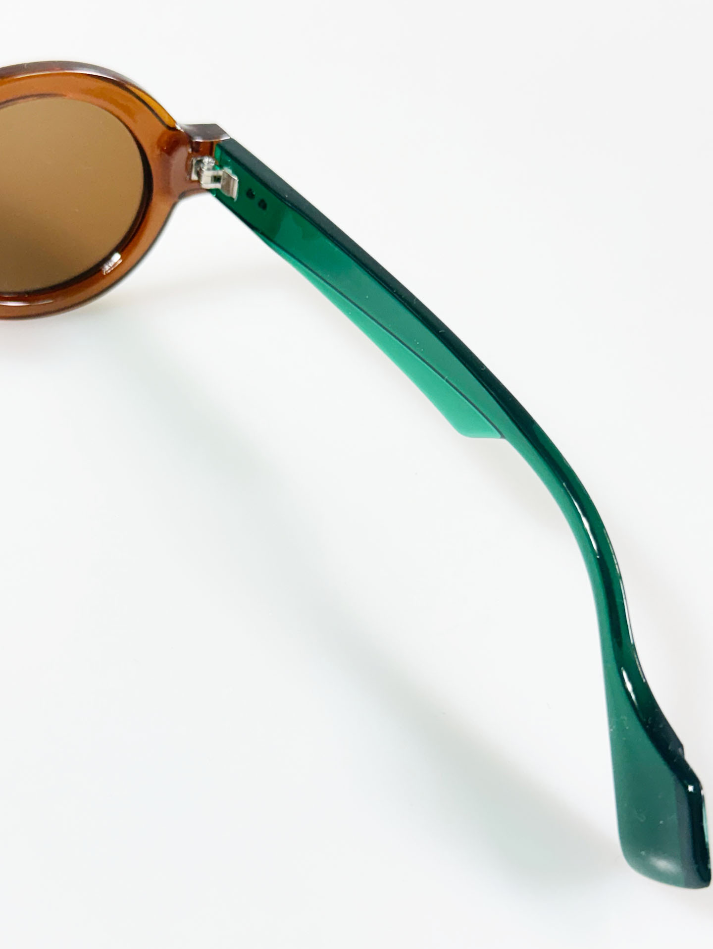 Amber & Green Two-Tone Bold Round Keyhole Bridge Frame Sunglasses