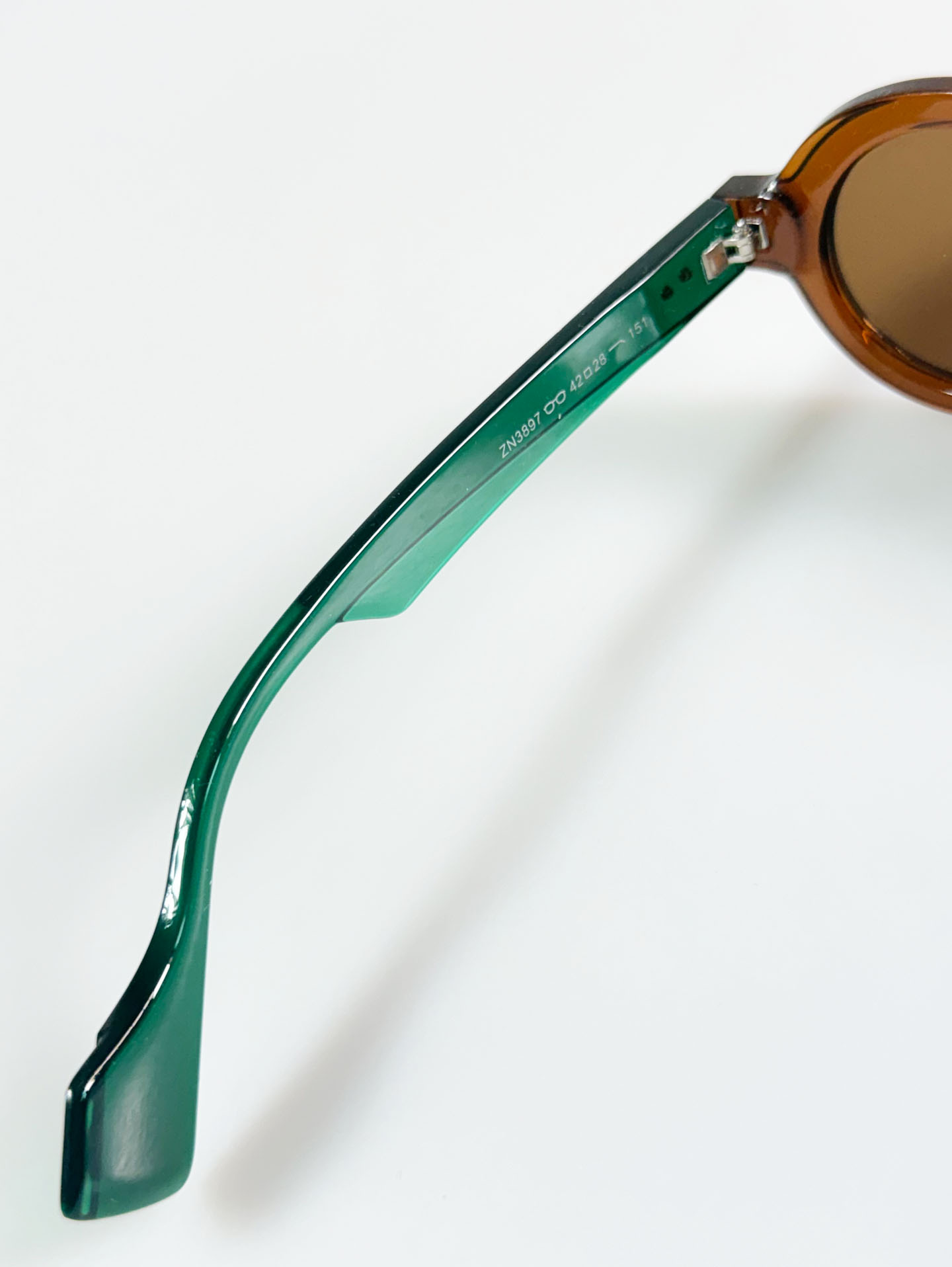 Amber & Green Two-Tone Bold Round Keyhole Bridge Frame Sunglasses