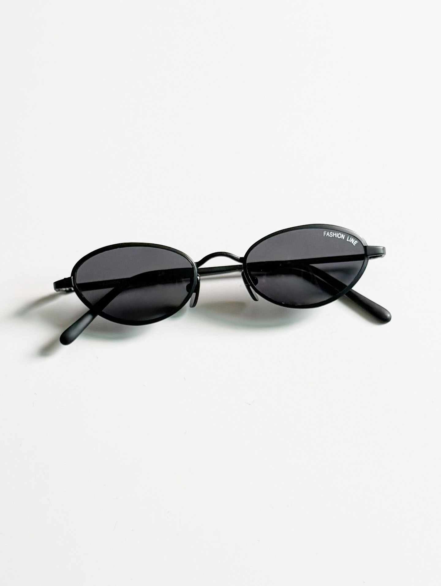90's FASHION LINE Matte Black Slim Oval Metal Sunglasses