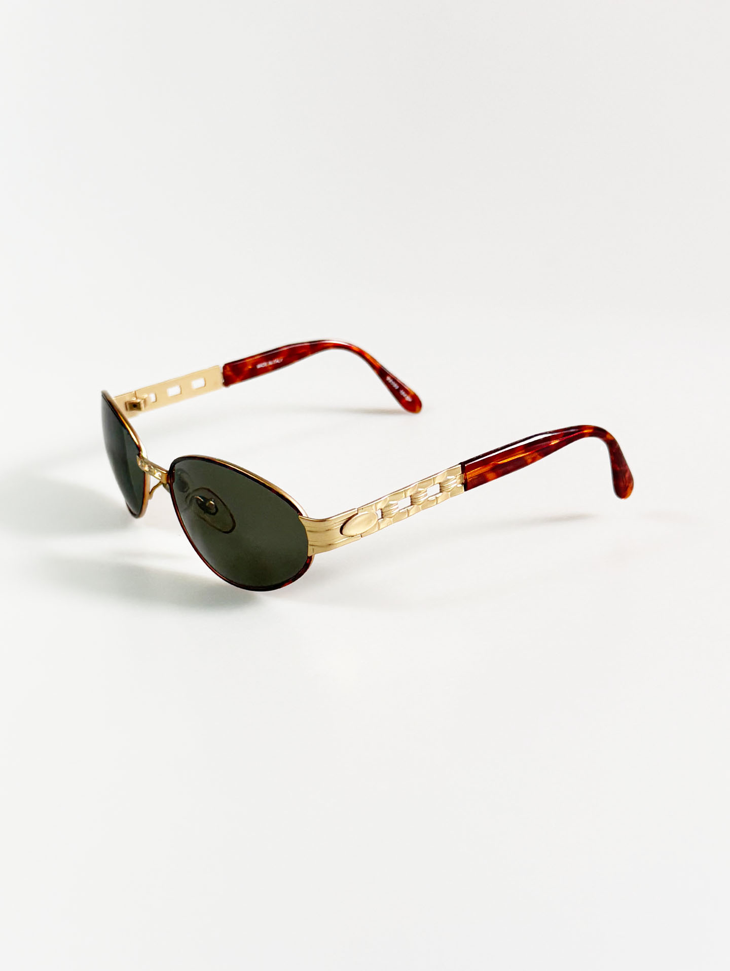KINE Oval Gold Metal Frame Sunglasses
