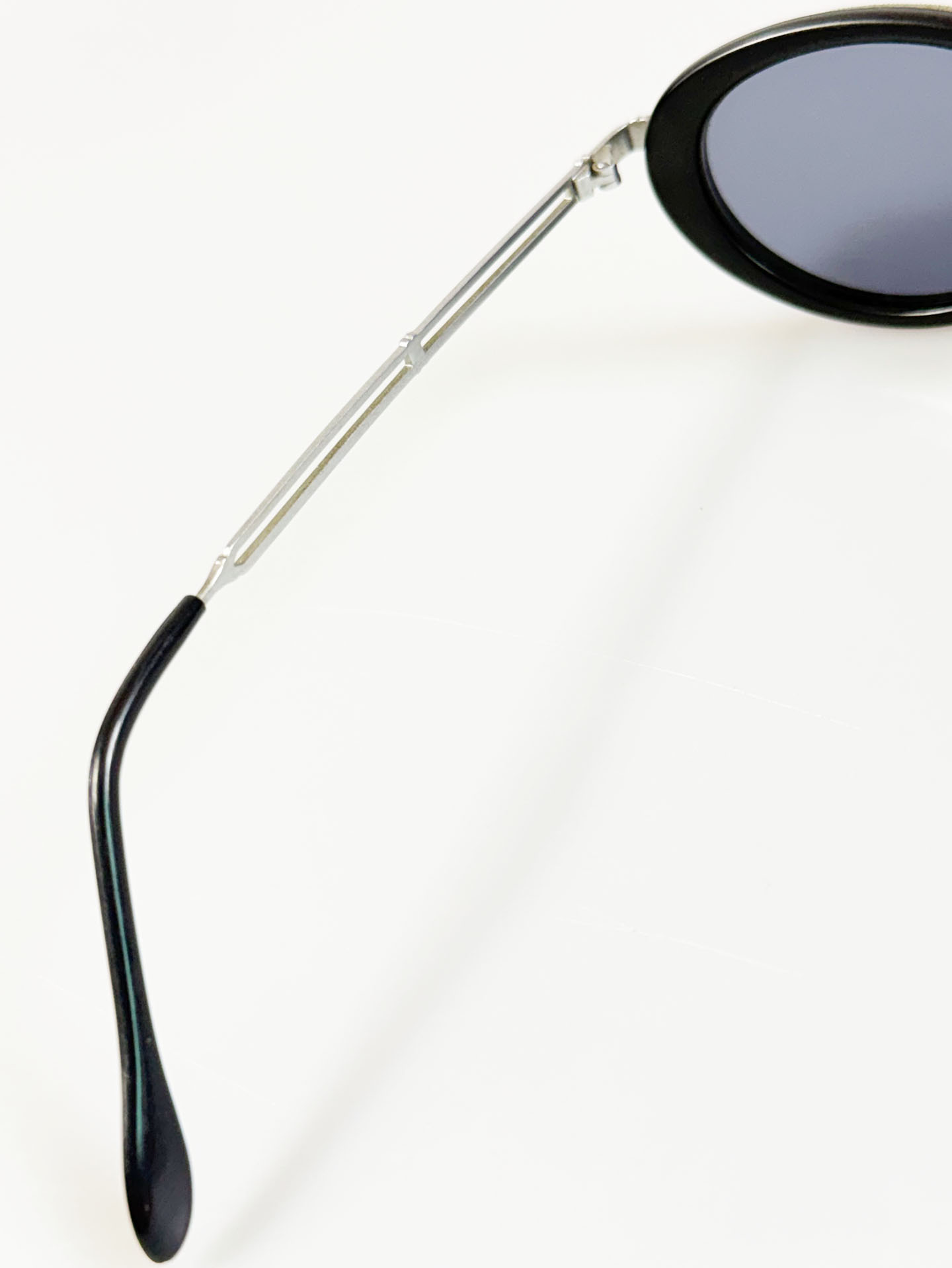 90's Silver & Black Layered Oval Metal Sunglasses