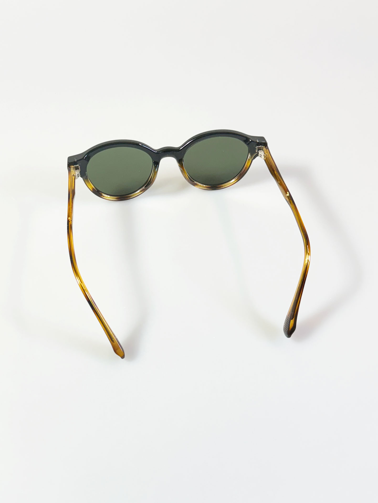 Classic Round Two-Tone Tortoiseshell Frame Sunglasses