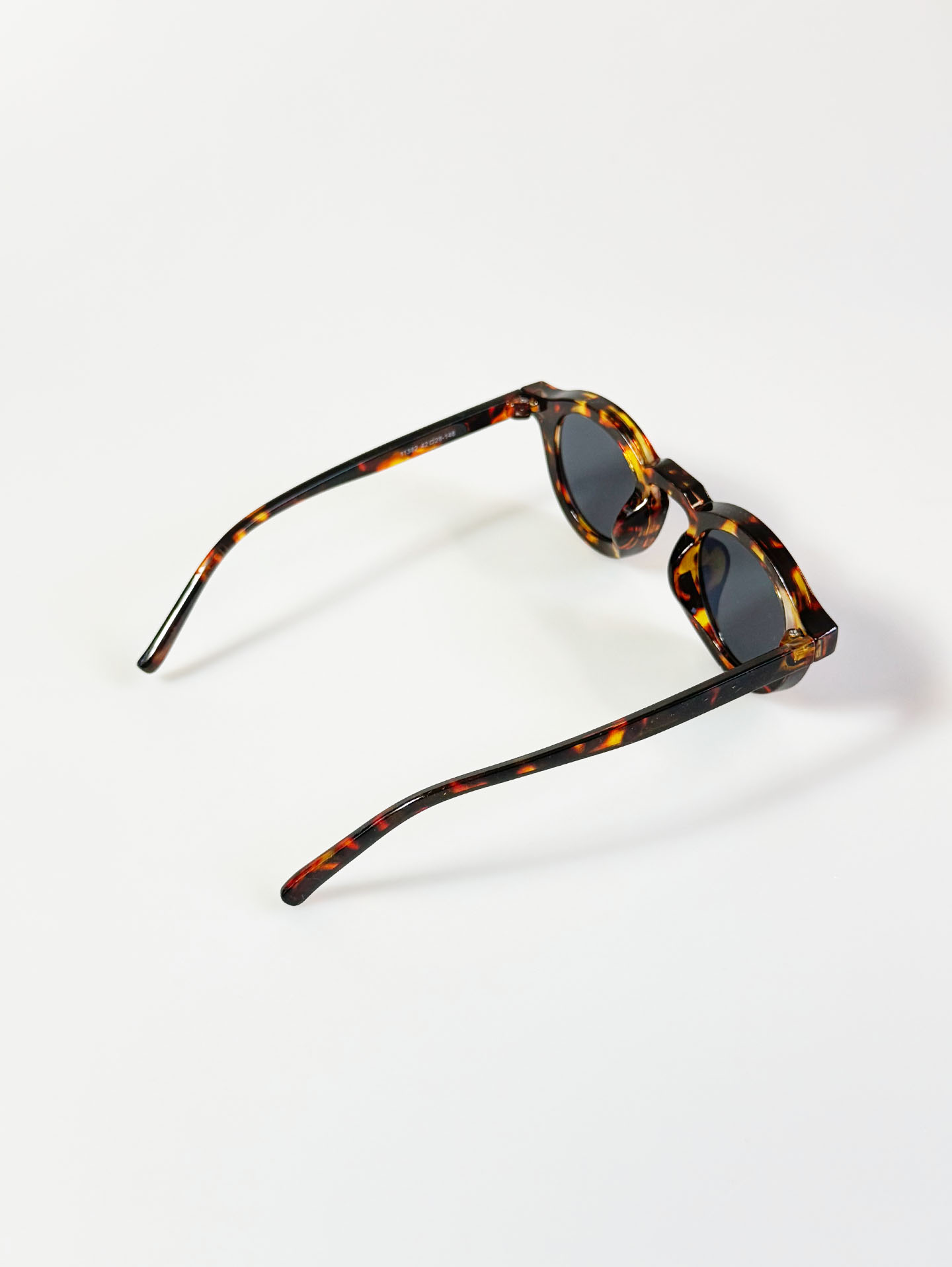 Classic Round Tortoiseshell Frame Sunglasses