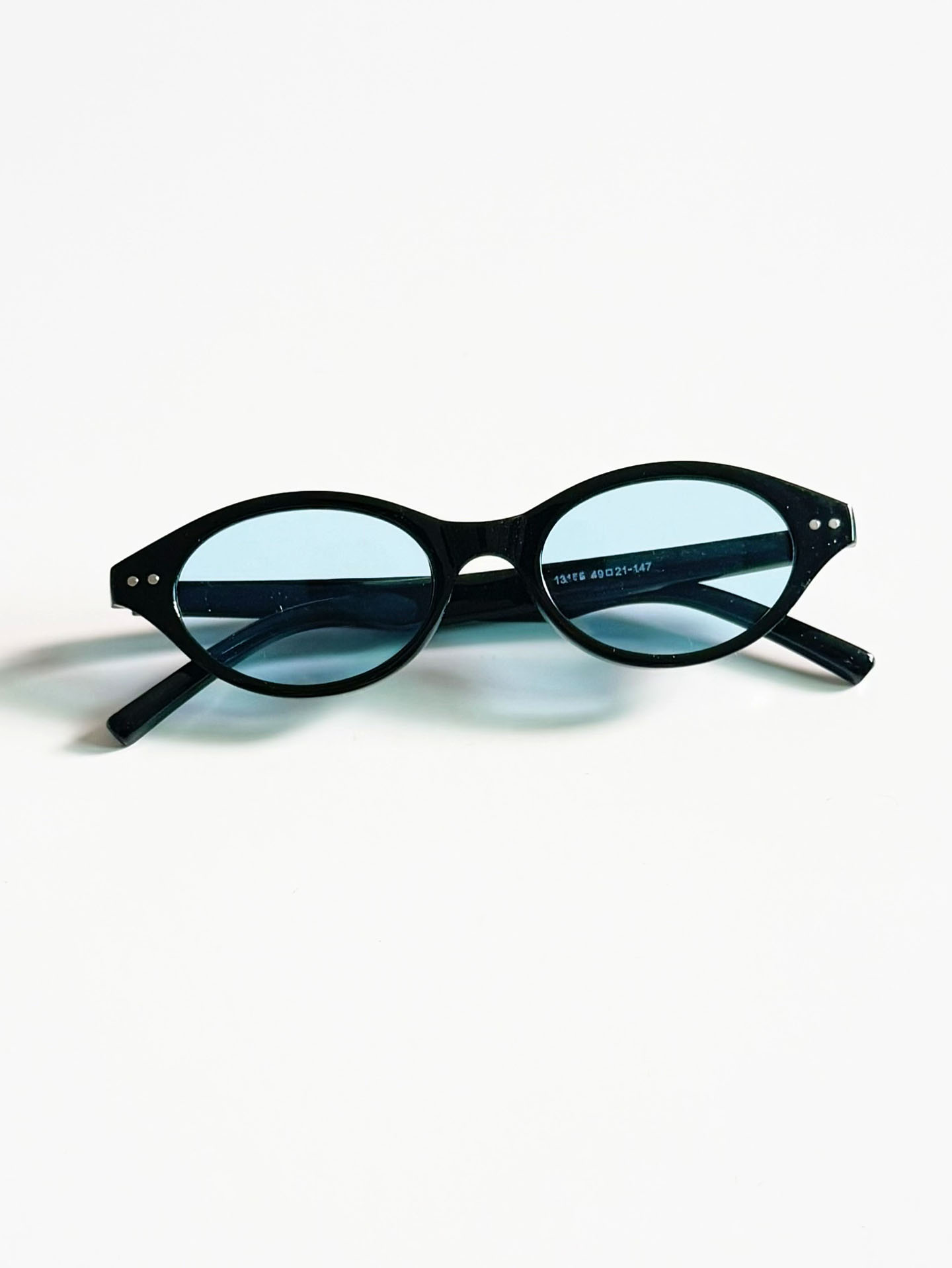 Black Oval Bold Frame Blue Tint Sunglasses