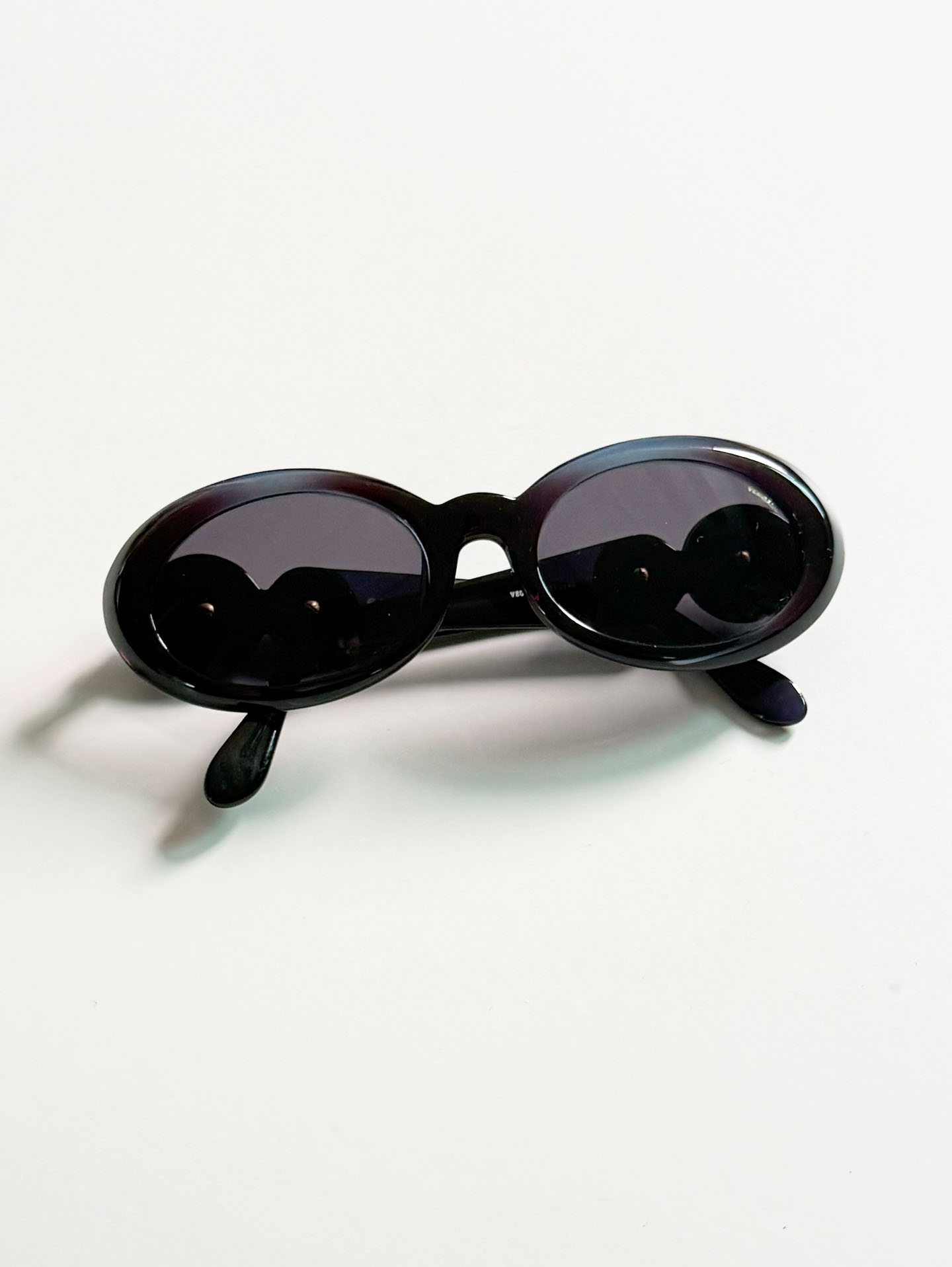 90's VERGELIO Black & Deep Blue Two-Tone Oval Sunglasses