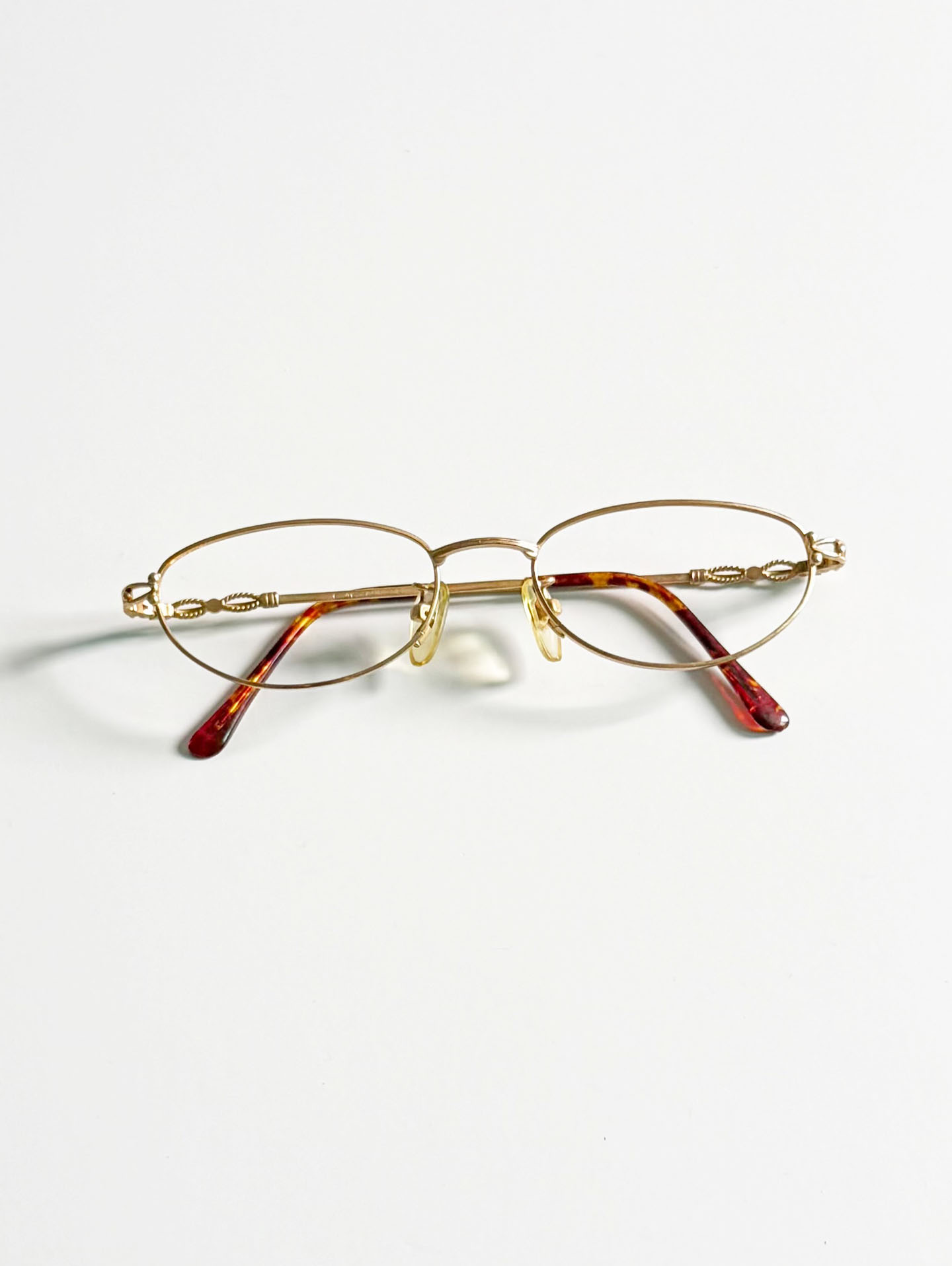 90’s CANADIAN Gold Metal Slim Oval Glasses