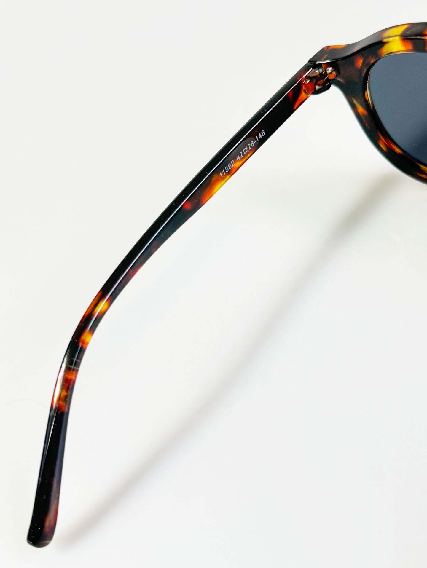 Classic Round Tortoiseshell Frame Sunglasses
