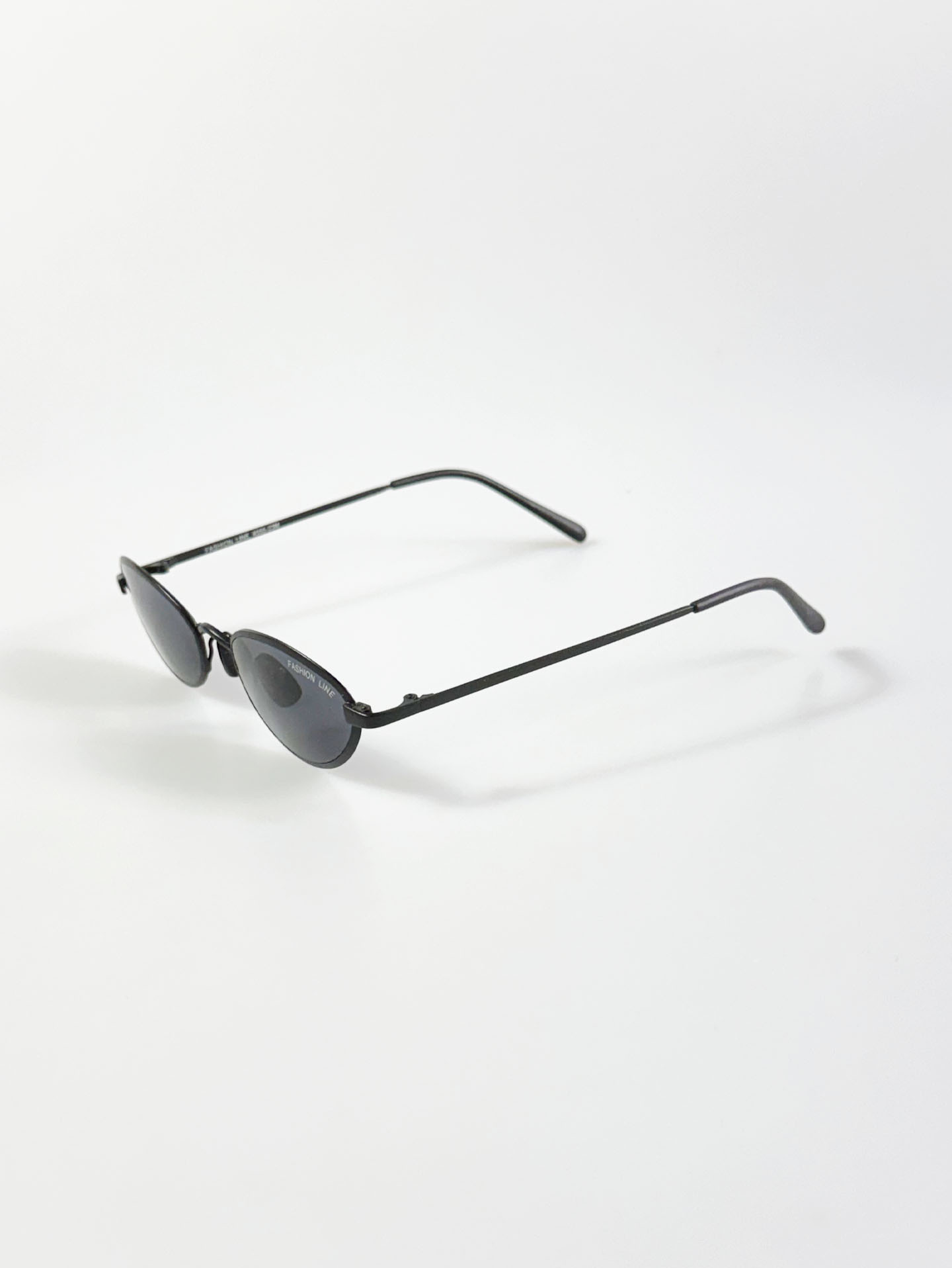 90's FASHION LINE Matte Black Slim Oval Metal Sunglasses