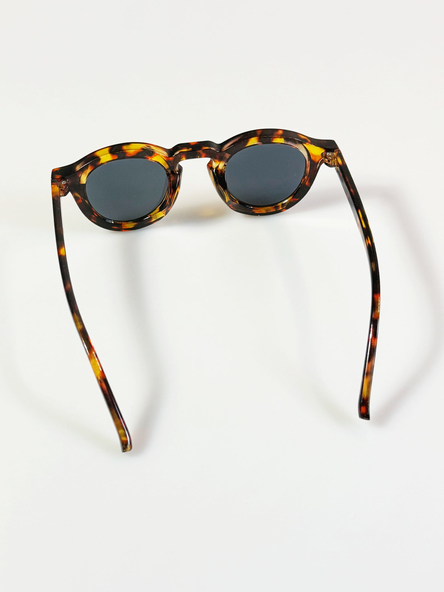 Classic Round Tortoiseshell Frame Sunglasses
