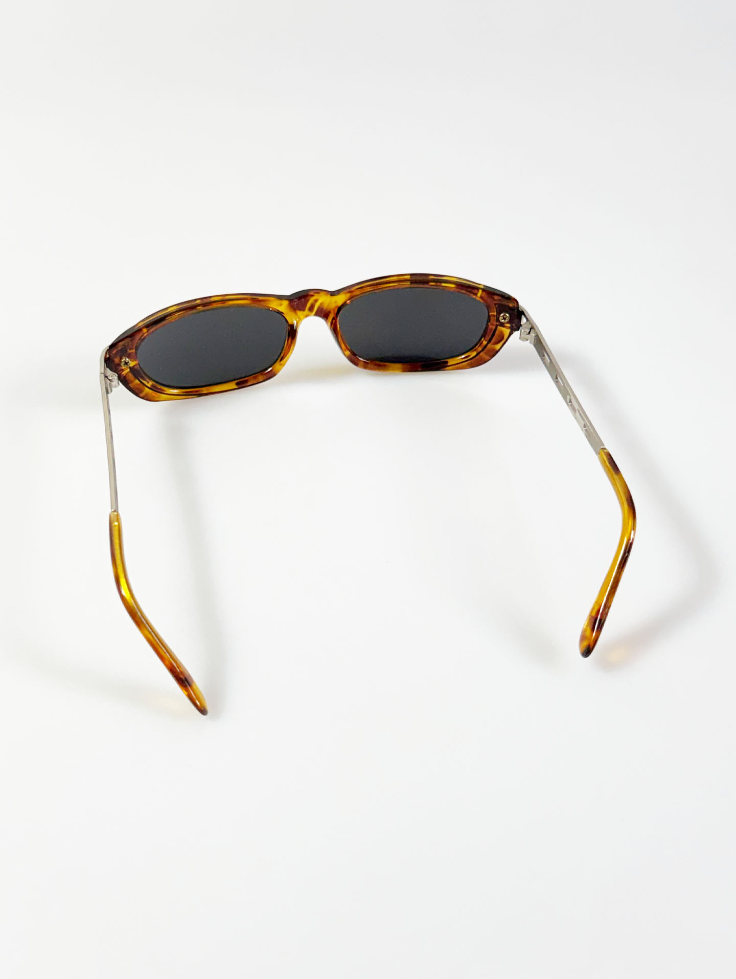 90's Tortoiseshell Bold Oval Frame Sunglasses
