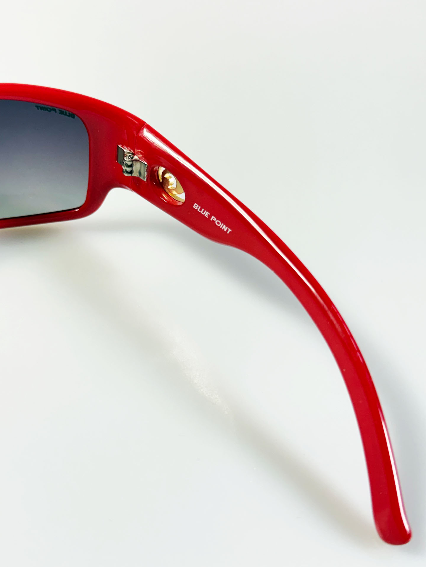 BLUE POINT Red Bold Wraparound Square Sunglasses