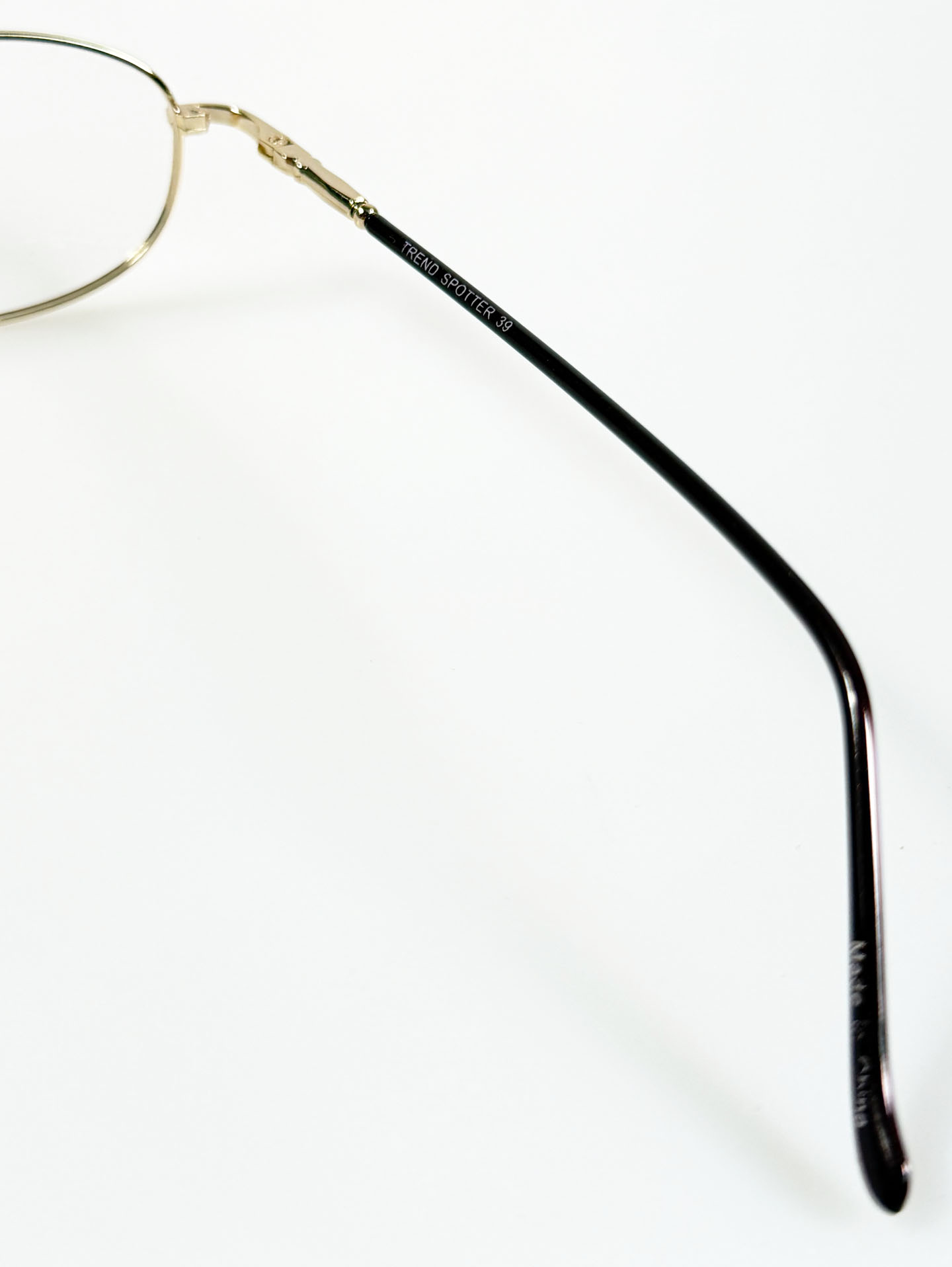 TREND SPOTTER Gold Slim Oval Metal Glasses