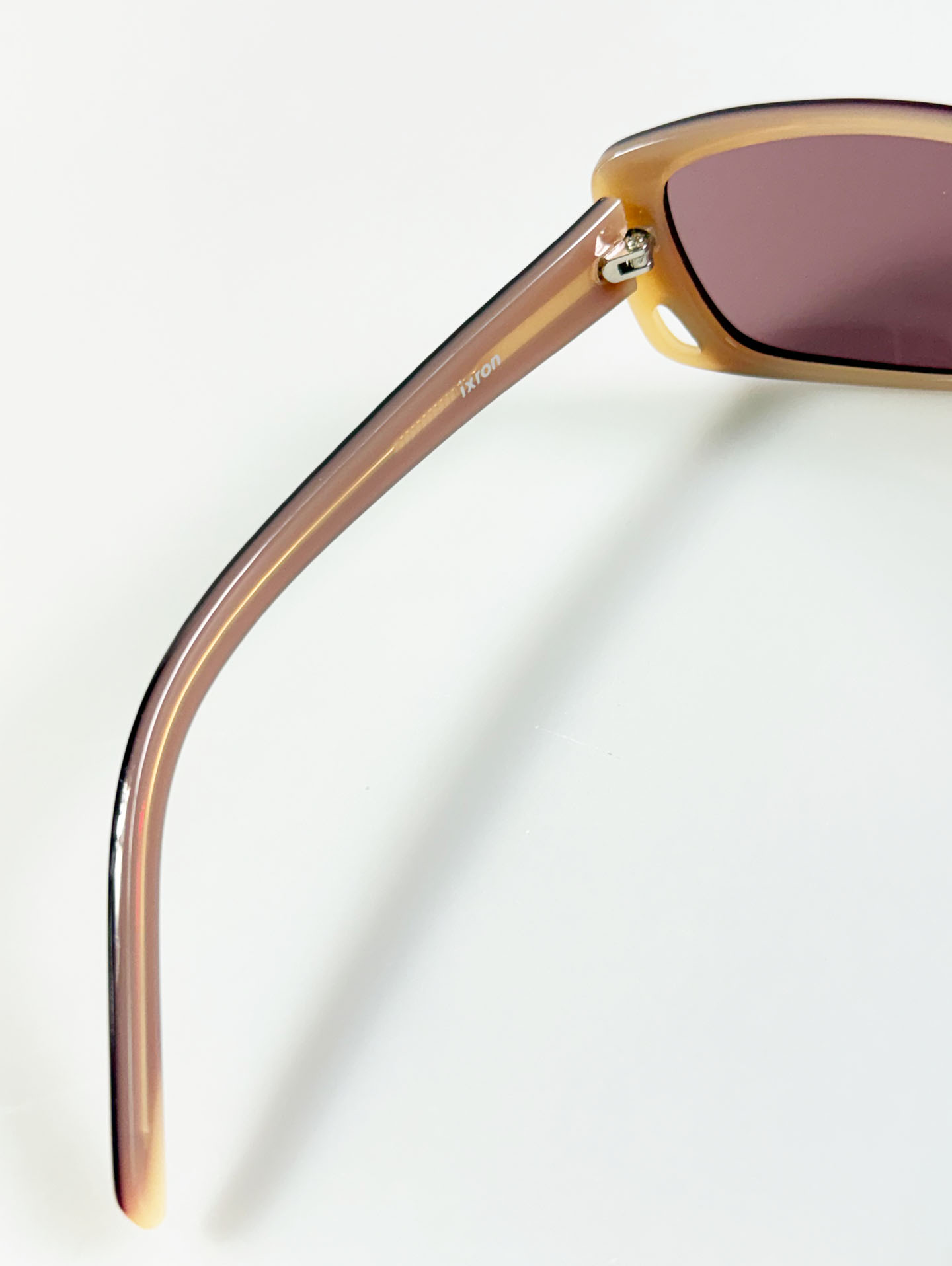 IXRON Bold Cat-Eye Frame Tint Sunglasses