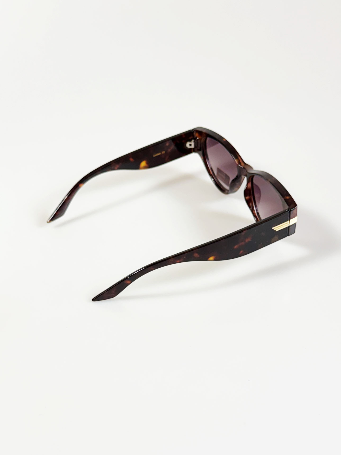 VG EYEWEAR Tortoiseshell Oversized Geometric Frame Sunglasses