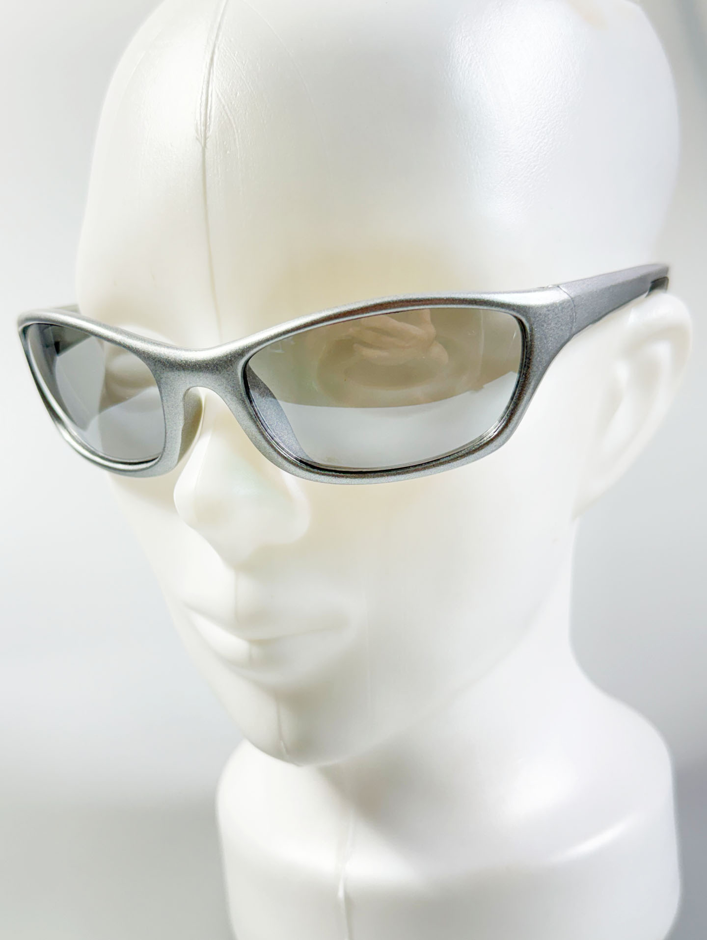 90's Silver Slim Oval Metal Tint Sunglasses