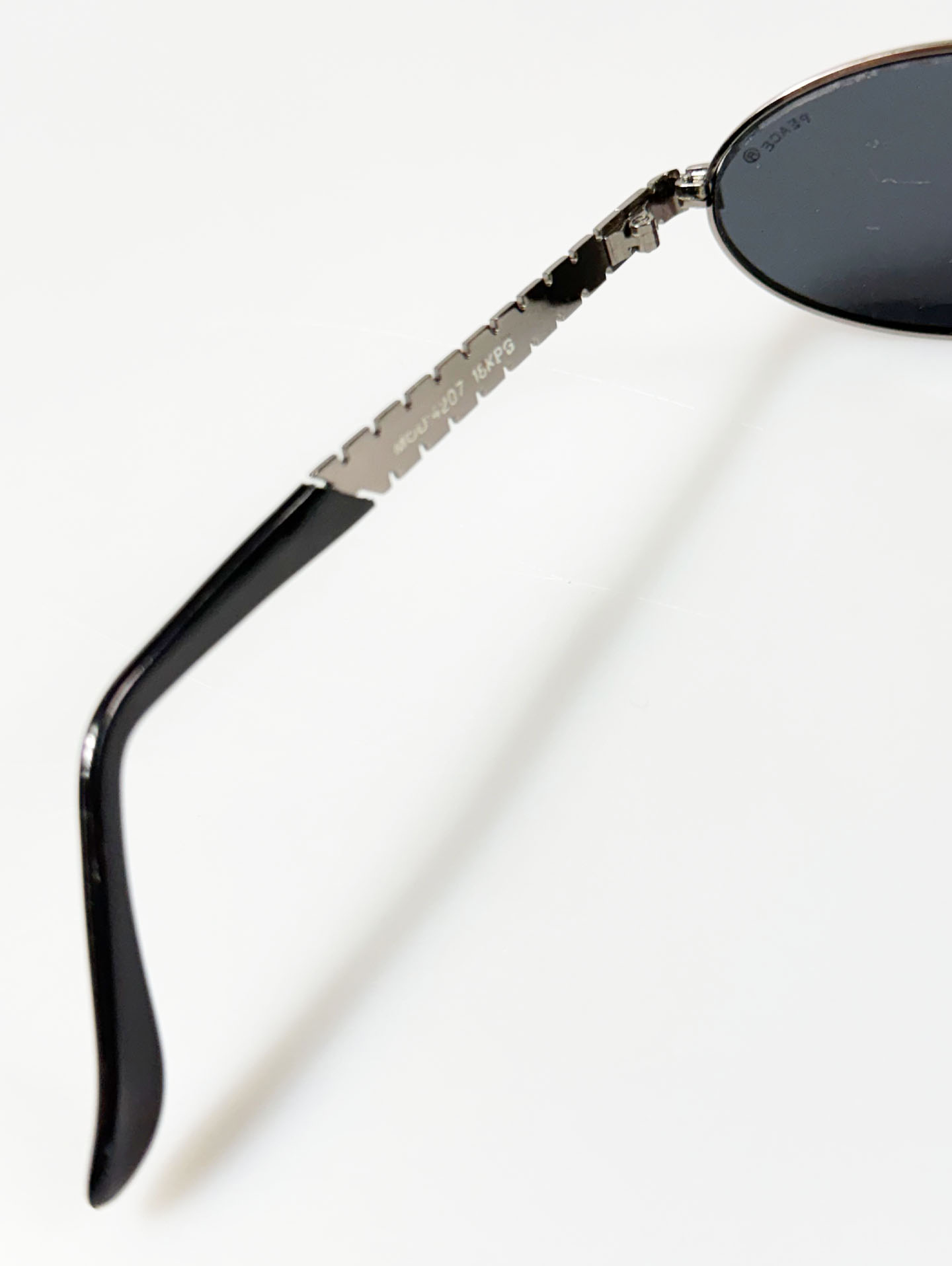 90's PEACE JAPAN Silver Razor-Temple Oval Metal Sunglasses