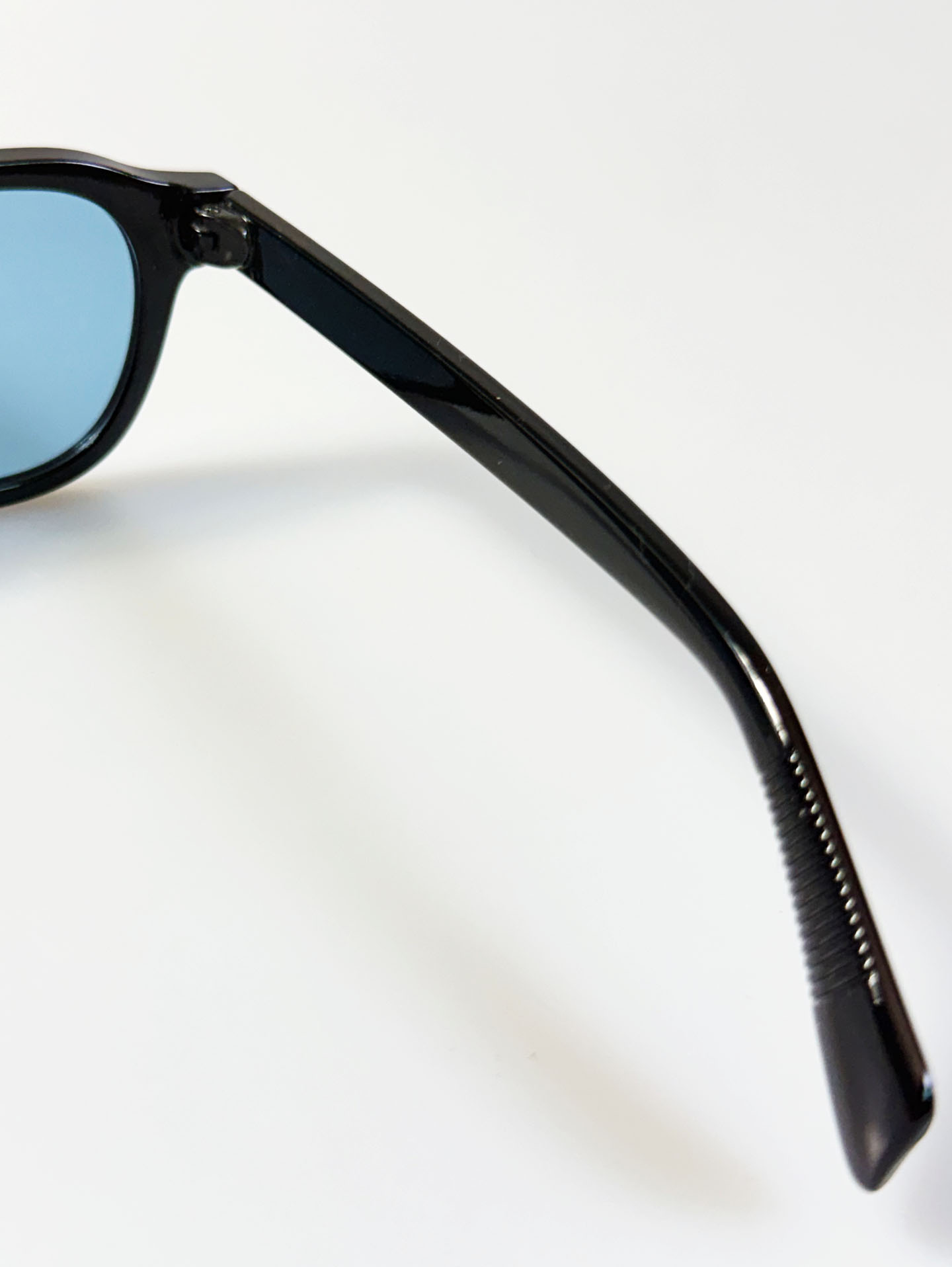 Glossy Black Oval Horn-Rim Tint Sunglasses