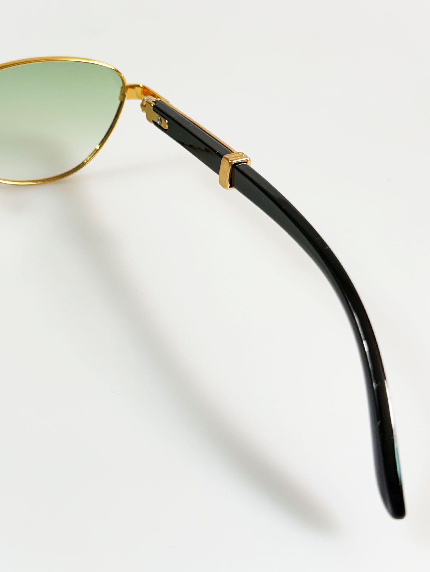 Gold Metal Slim Oval Frame Tint Sunglasses