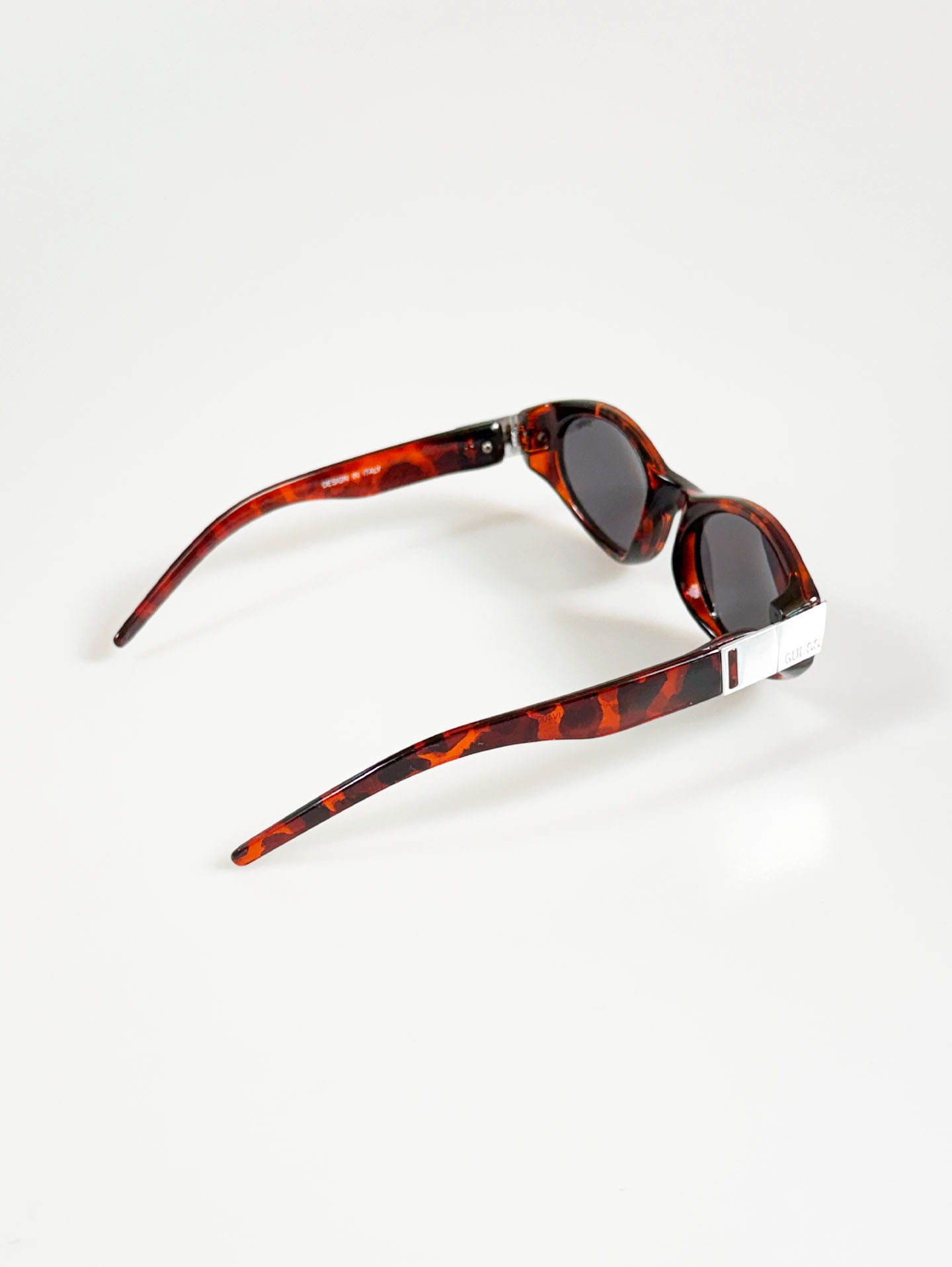 GUESS Tortoiseshell Bold Oval Frame Sunglasses