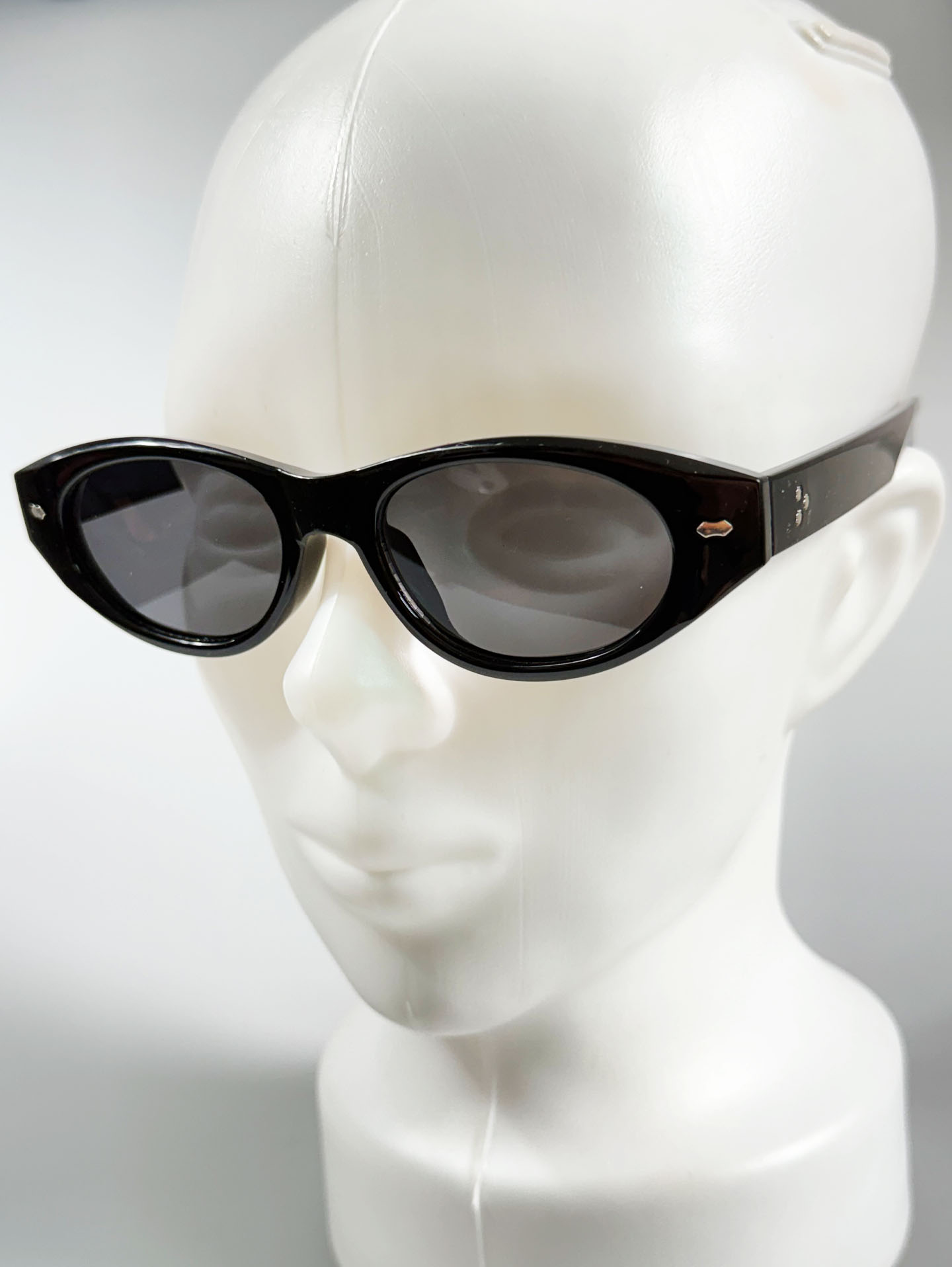 Black Bold Oval Frame Sunglasses