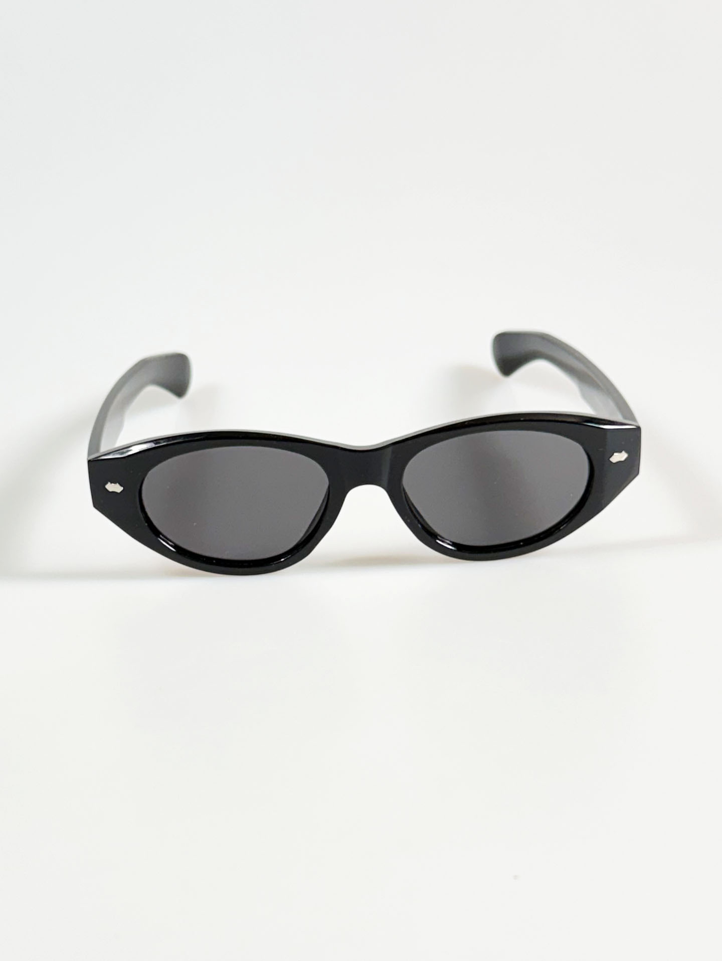 Black Bold Oval Frame Sunglasses
