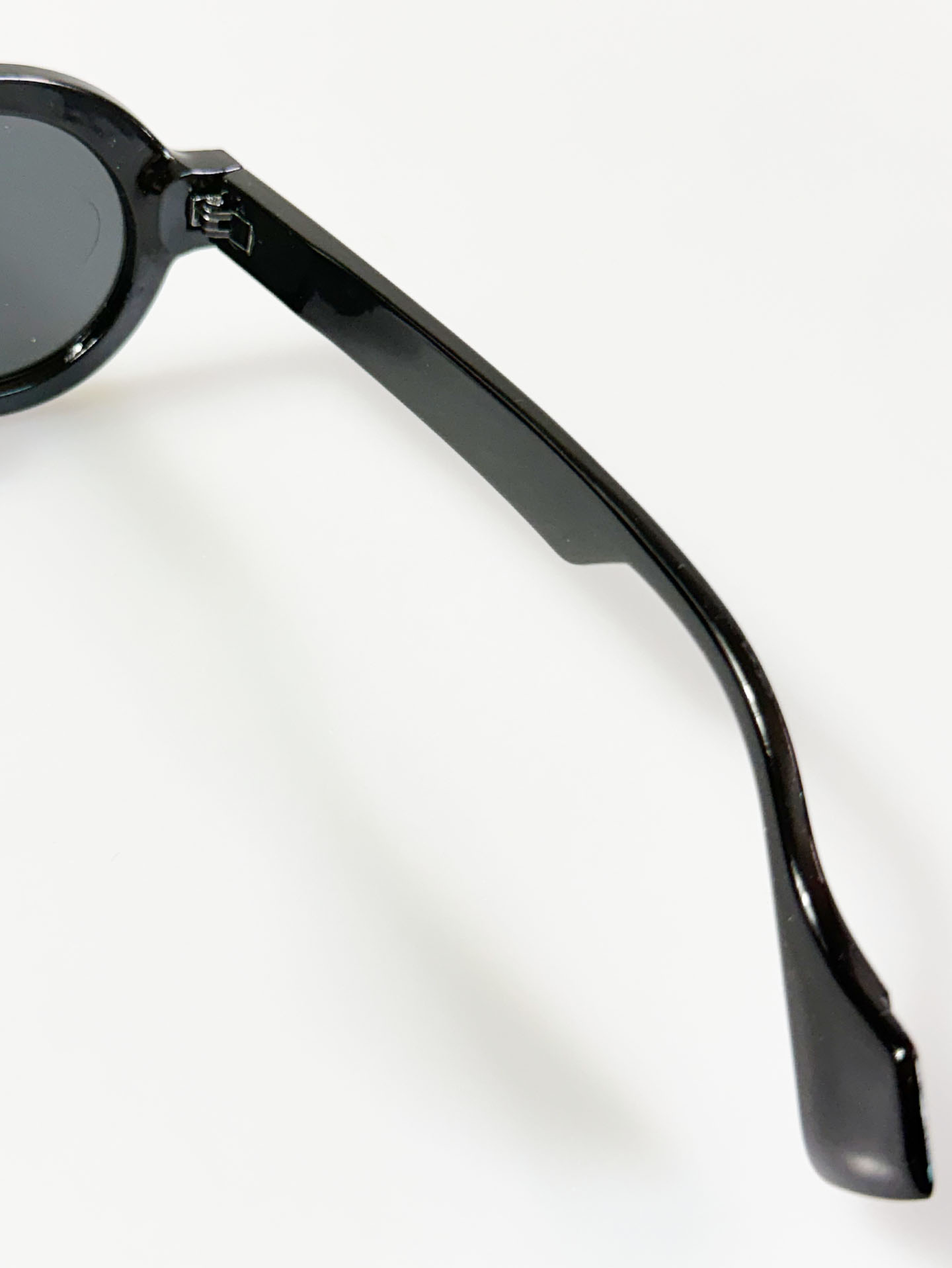 Black Bold Round Frame Sunglasses