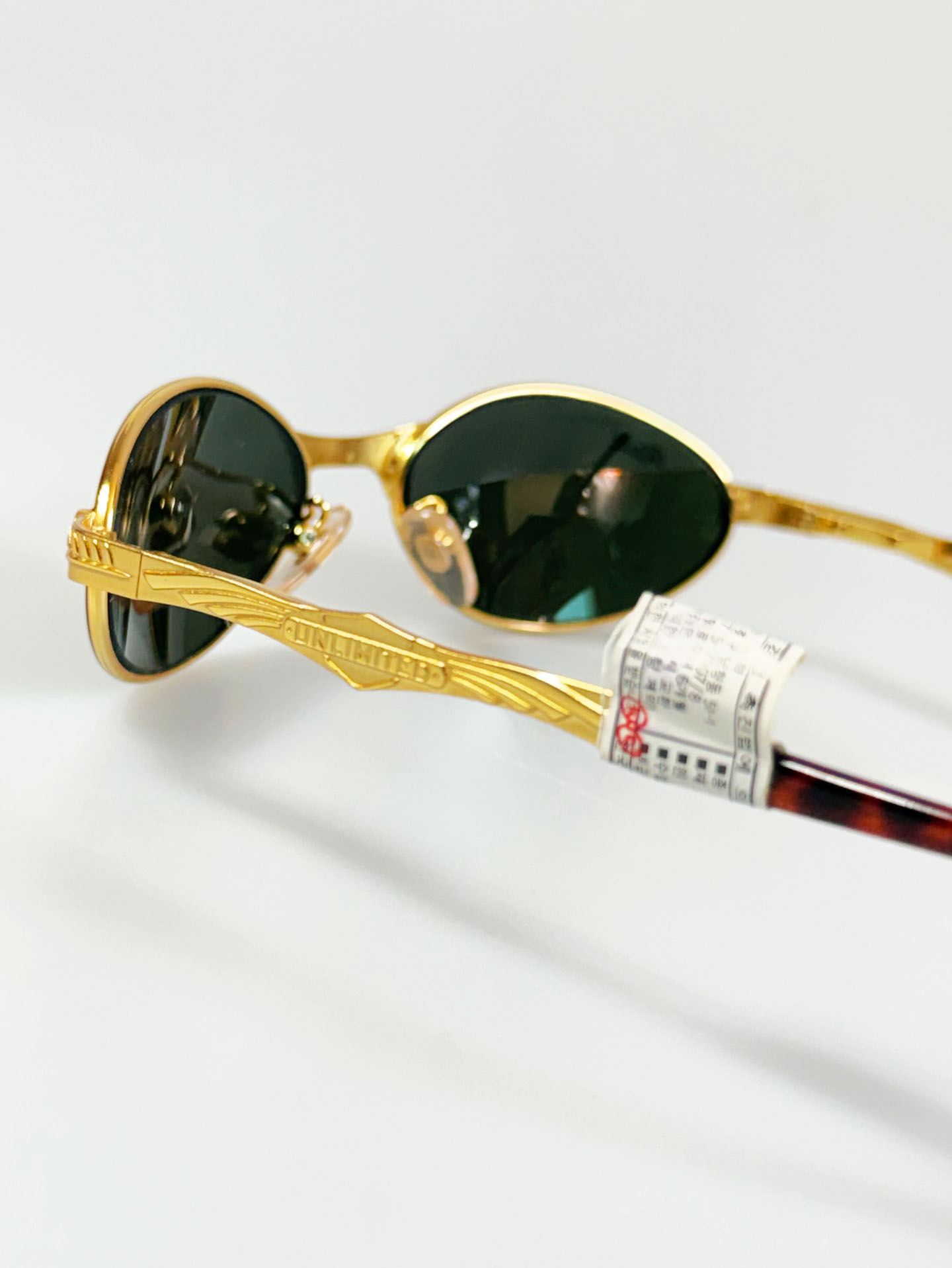 90's UNLIMITED Gold Slim Oval Metal Frame Sunglasses