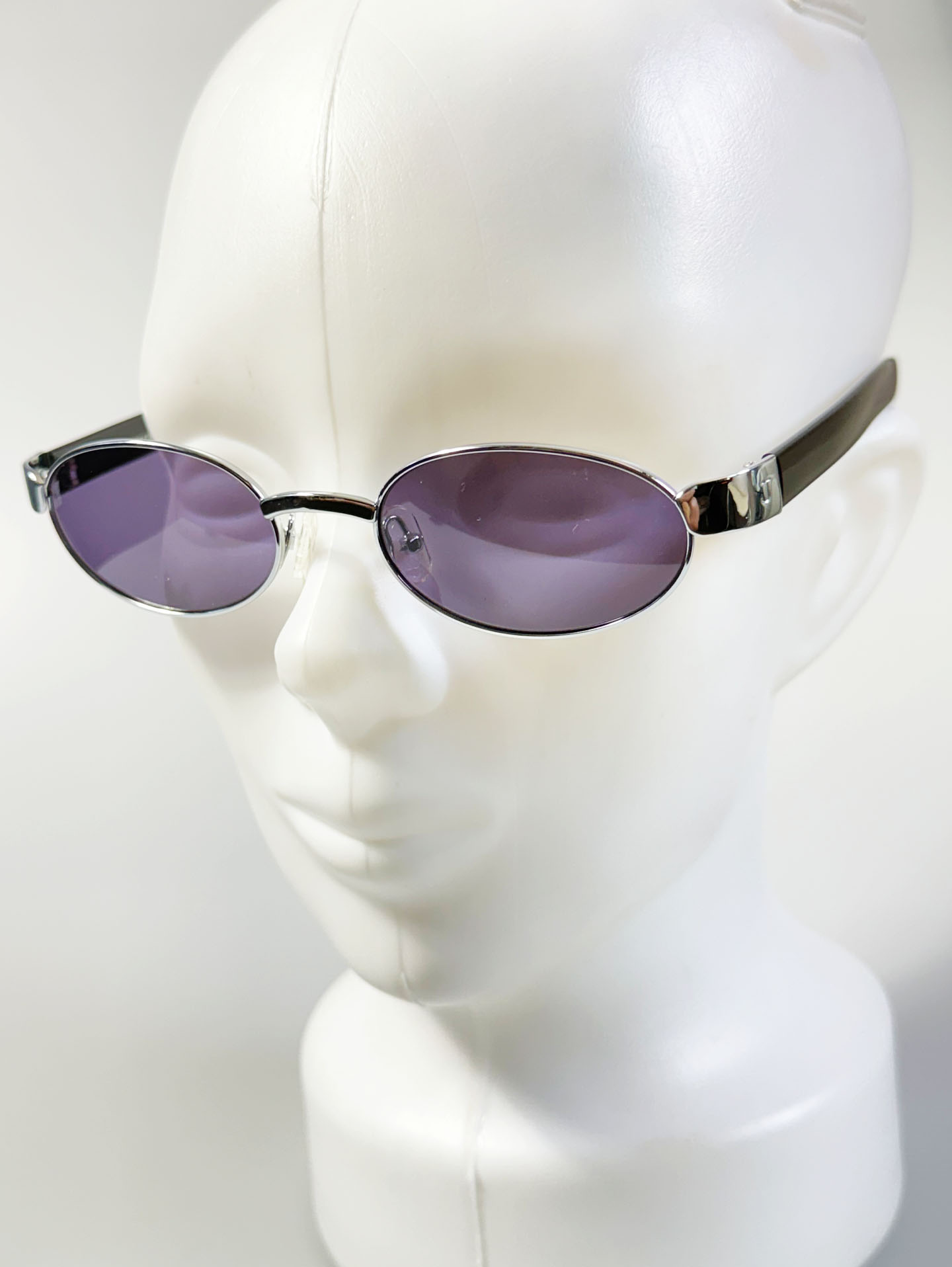 90's PLUS Silver Oval Metal Frame Tint Sunglasses