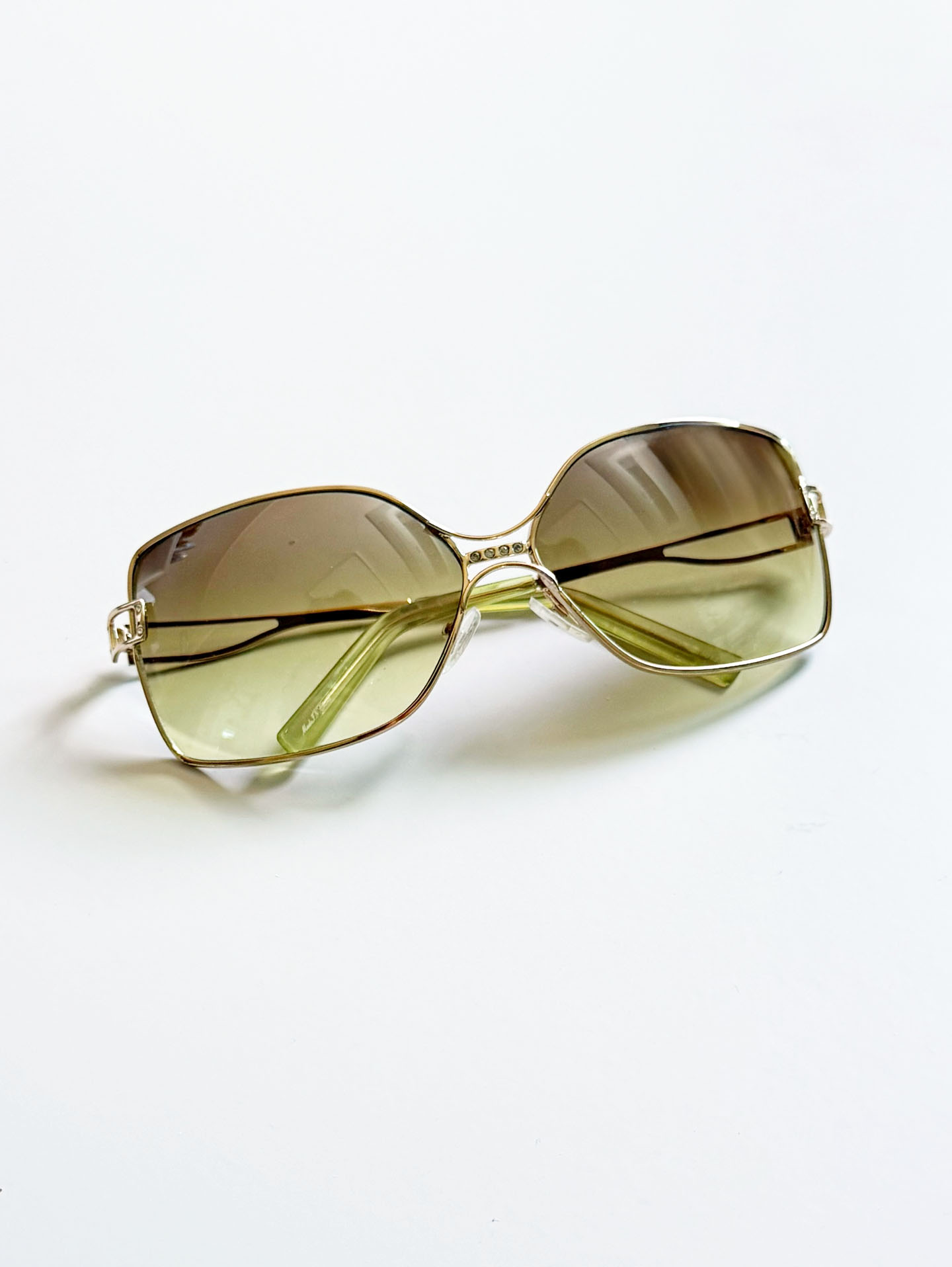 SORVINO Gold Oversized Butterfly Metal Frame Gradient Tint Sunglasses