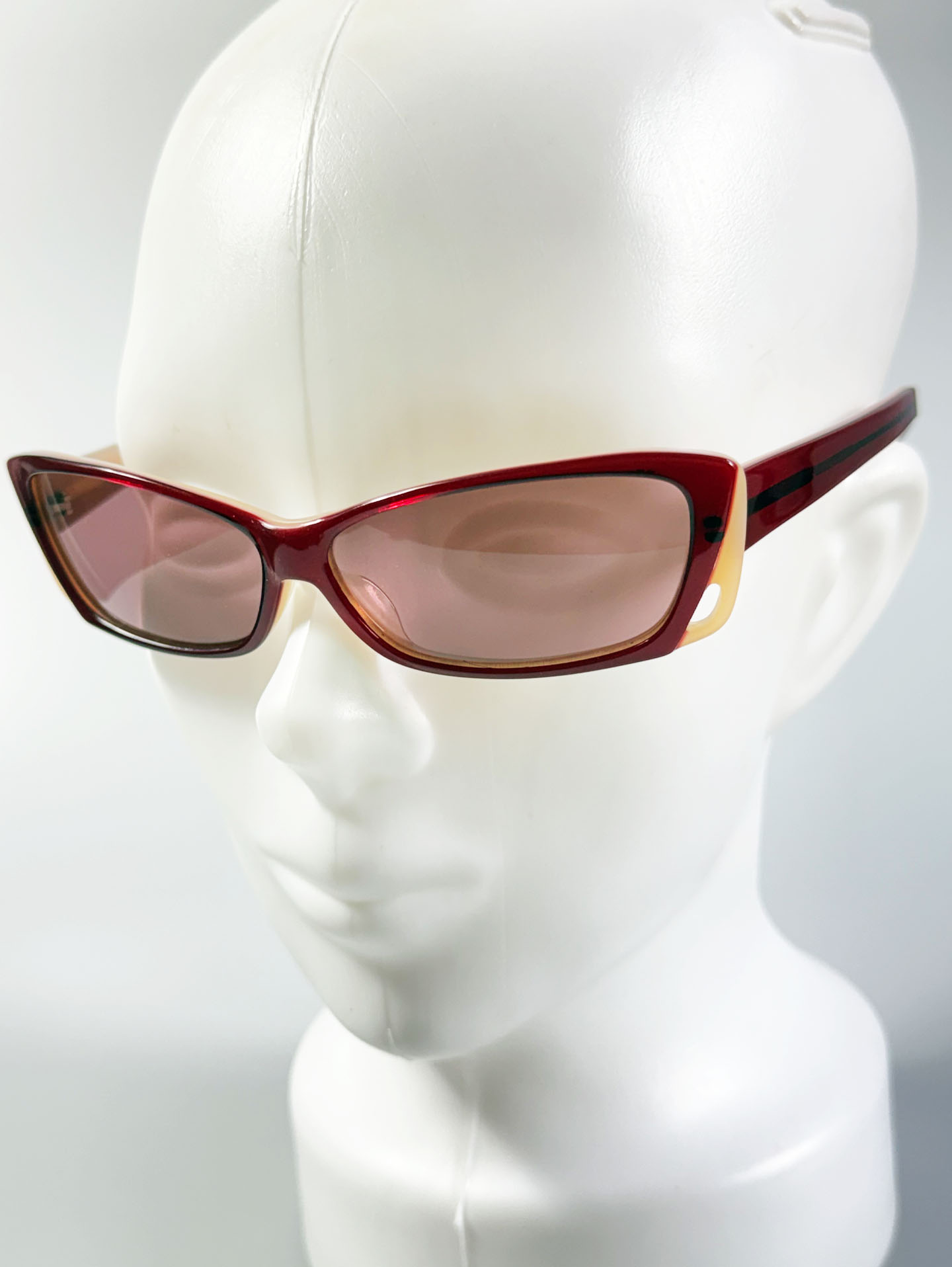 IXRON Bold Cat-Eye Frame Tint Sunglasses